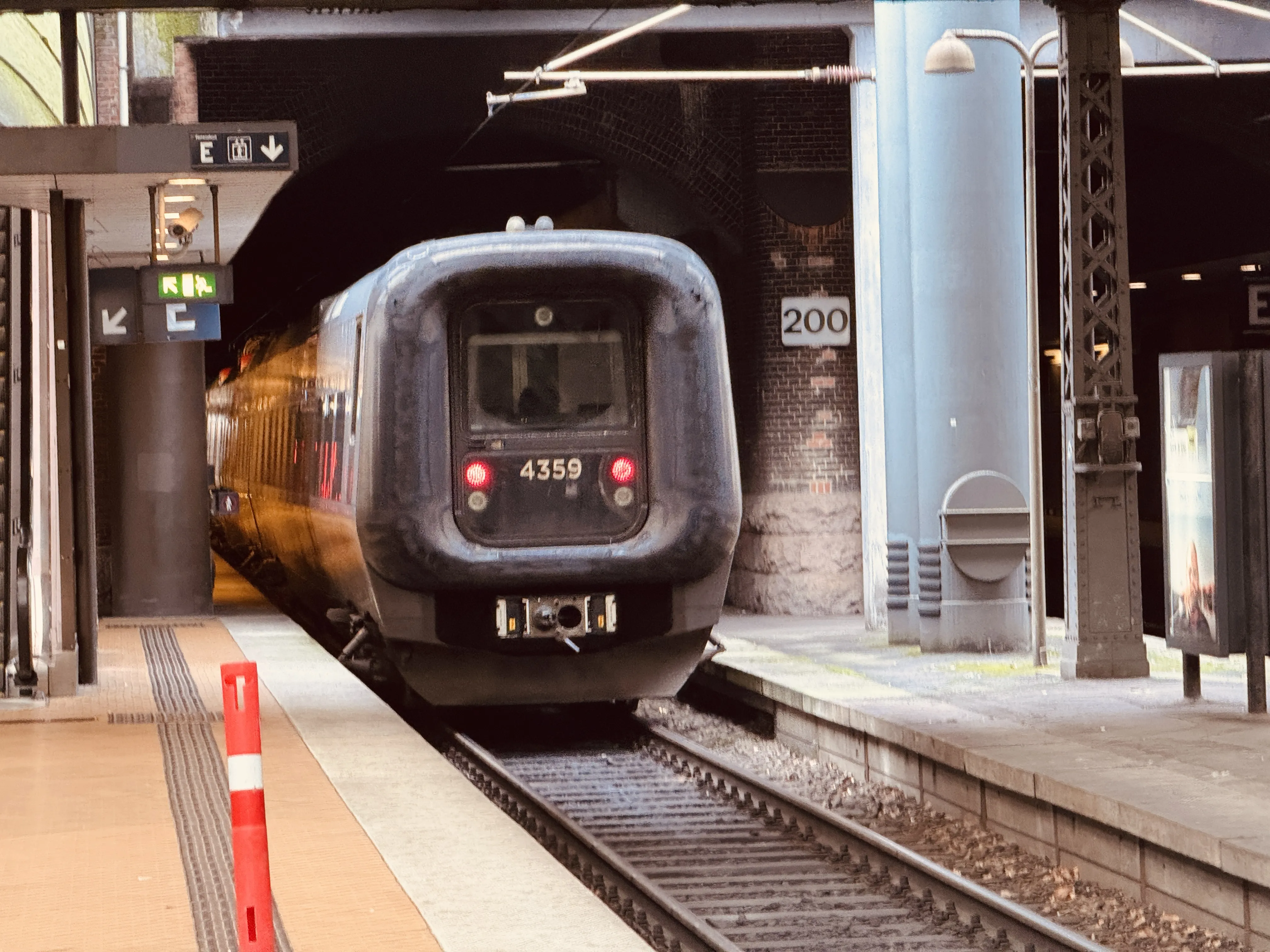 Billede af DSB ET 4359 fotograferet ud for København Hovedbanegård. Billede af DSB ET 4359 fotograferet ud for København Hovedbanegård.