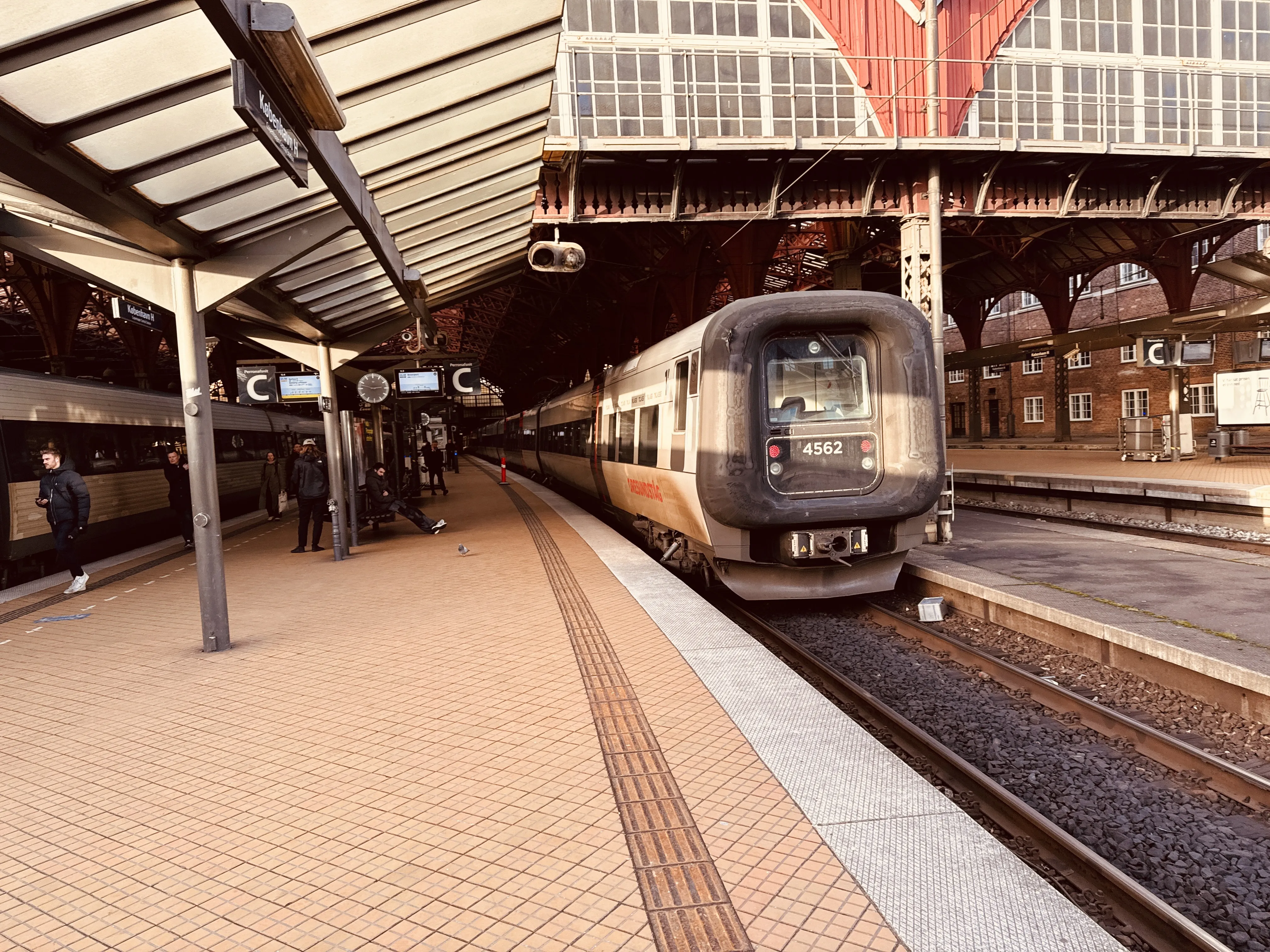 Billede af DSB ET 4362 fotograferet ud for København Hovedbanegård. Billede af DSB ET 4362 fotograferet ud for København Hovedbanegård.