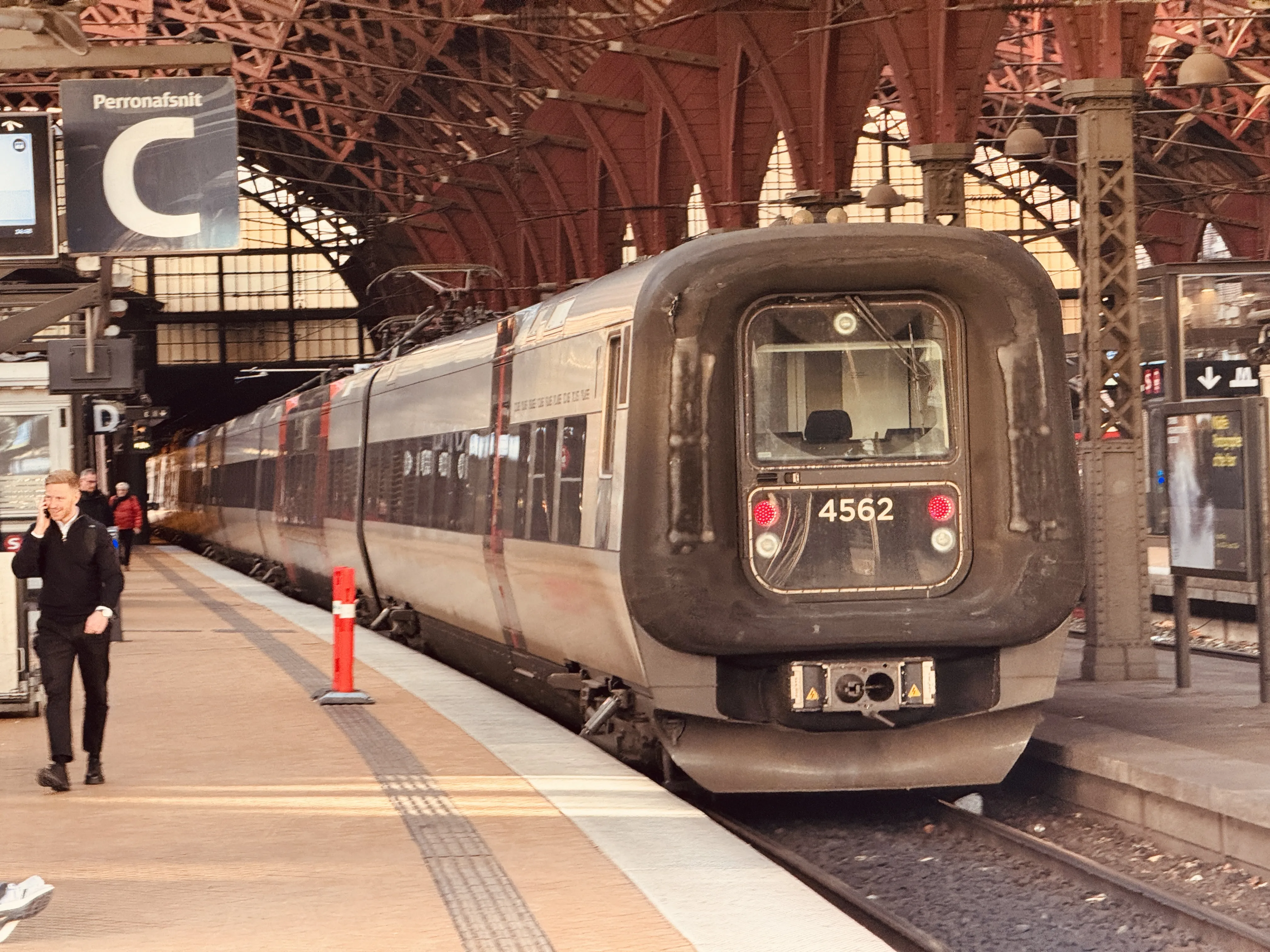 Billede af DSB ET 4362 fotograferet ud for København Hovedbanegård. Billede af DSB ET 4362 fotograferet ud for København Hovedbanegård.