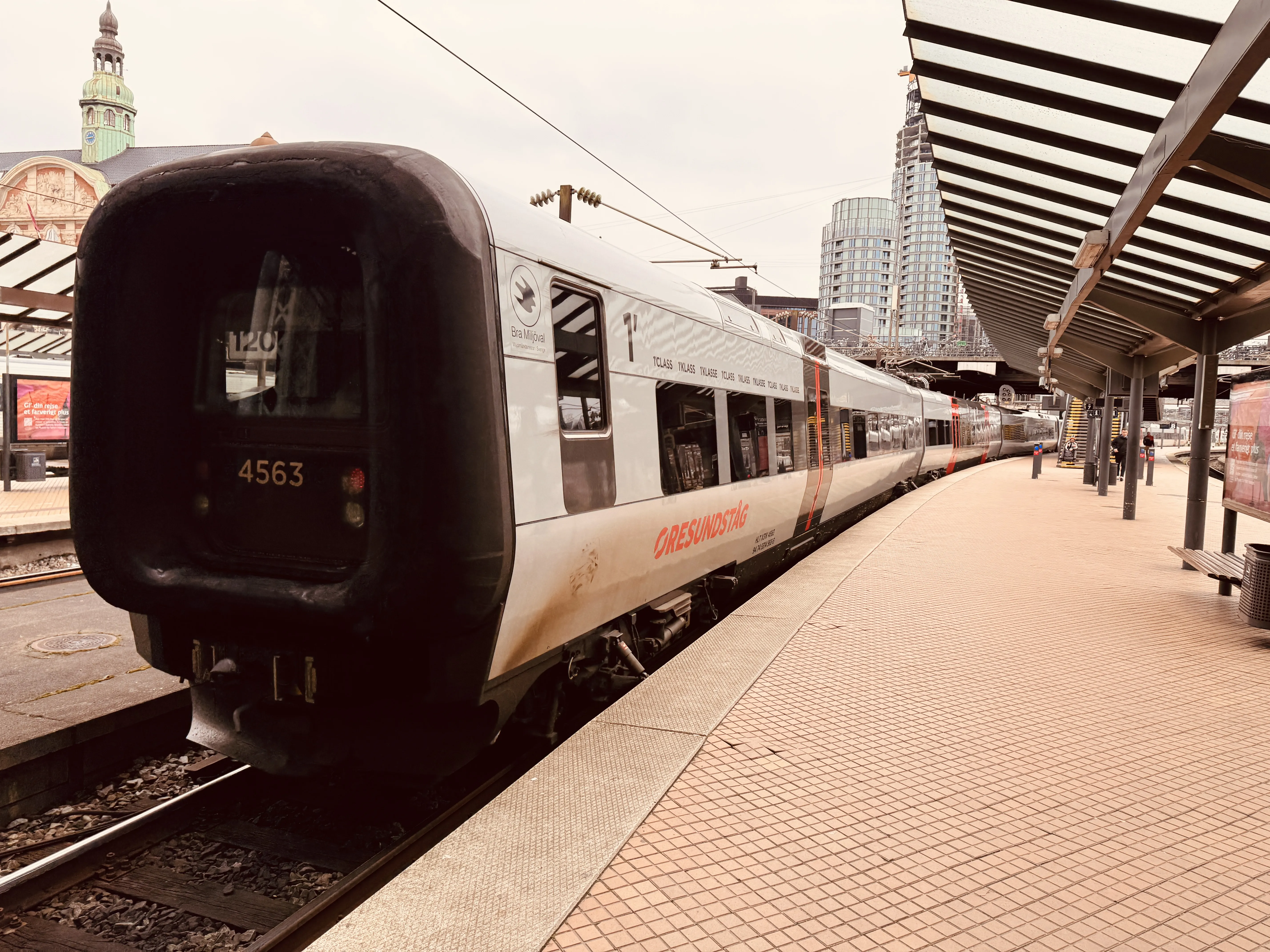 Billede af DSB ET 4363 fotograferet ud for København Hovedbanegård. Billede af DSB ET 4363 fotograferet ud for København Hovedbanegård.