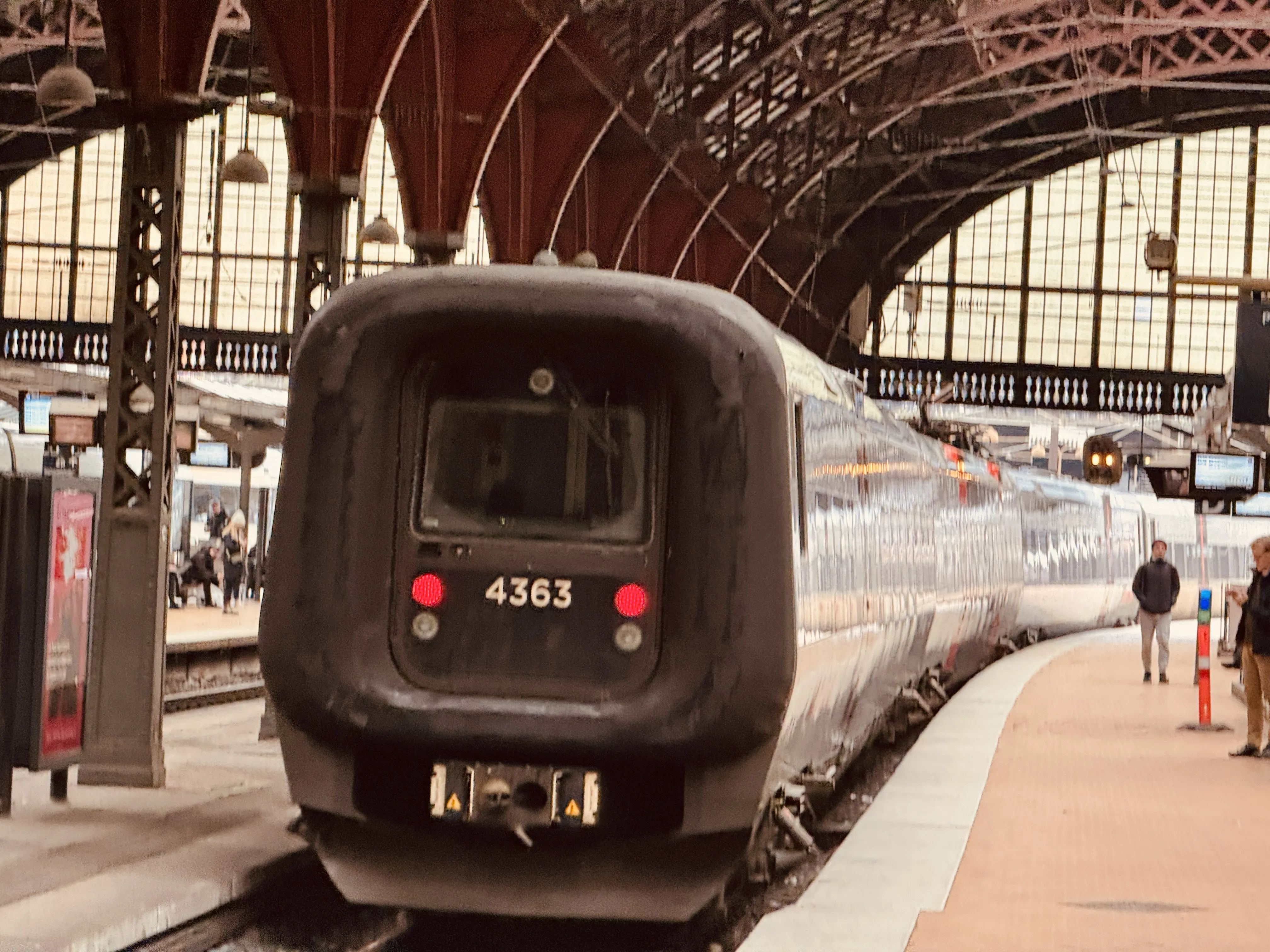 Billede af DSB ET 4363 fotograferet ud for København Hovedbanegård. Billede af DSB ET 4363 fotograferet ud for København Hovedbanegård.