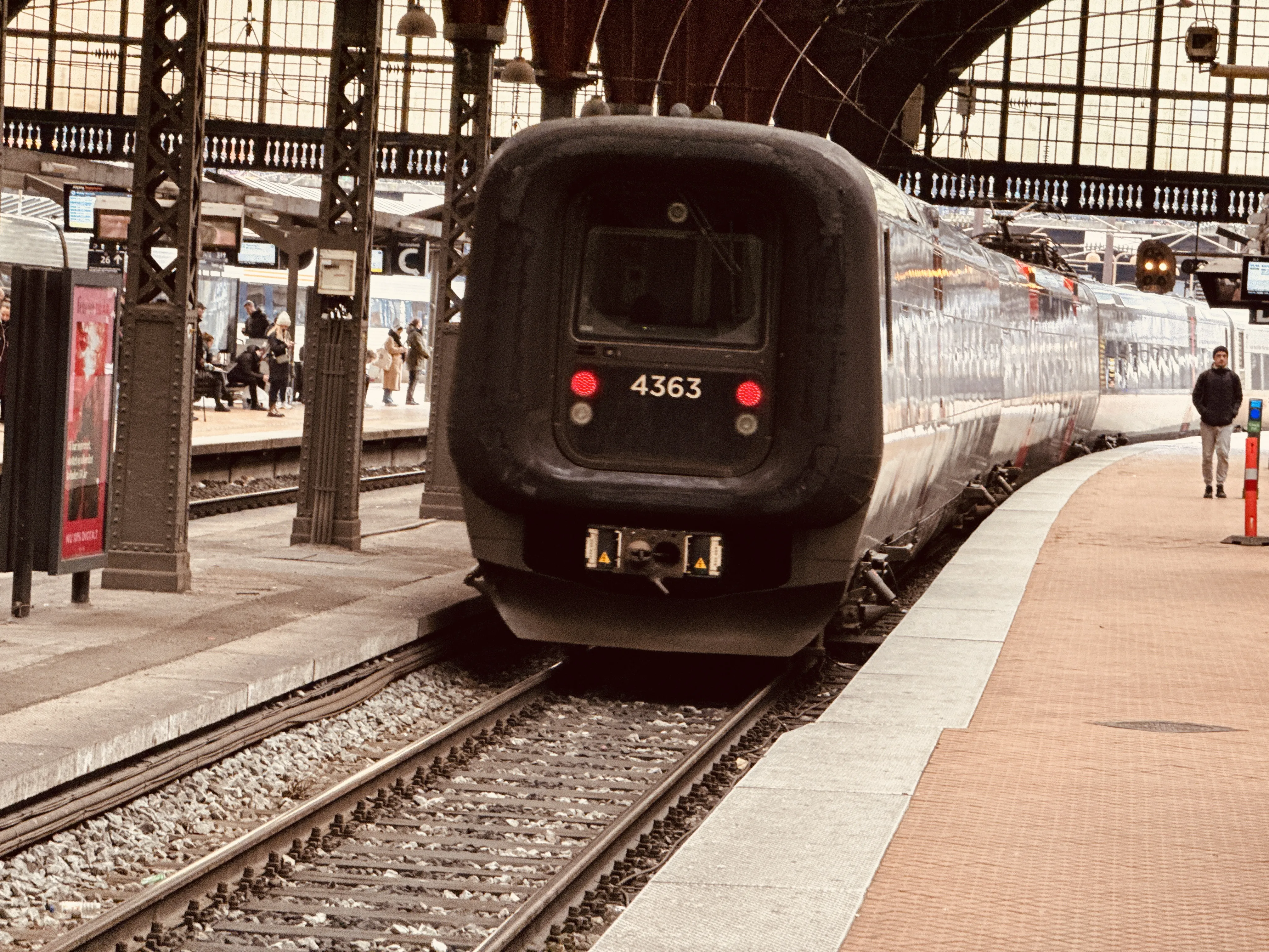 Billede af DSB ET 4363 fotograferet ud for København Hovedbanegård. Billede af DSB ET 4363 fotograferet ud for København Hovedbanegård.
