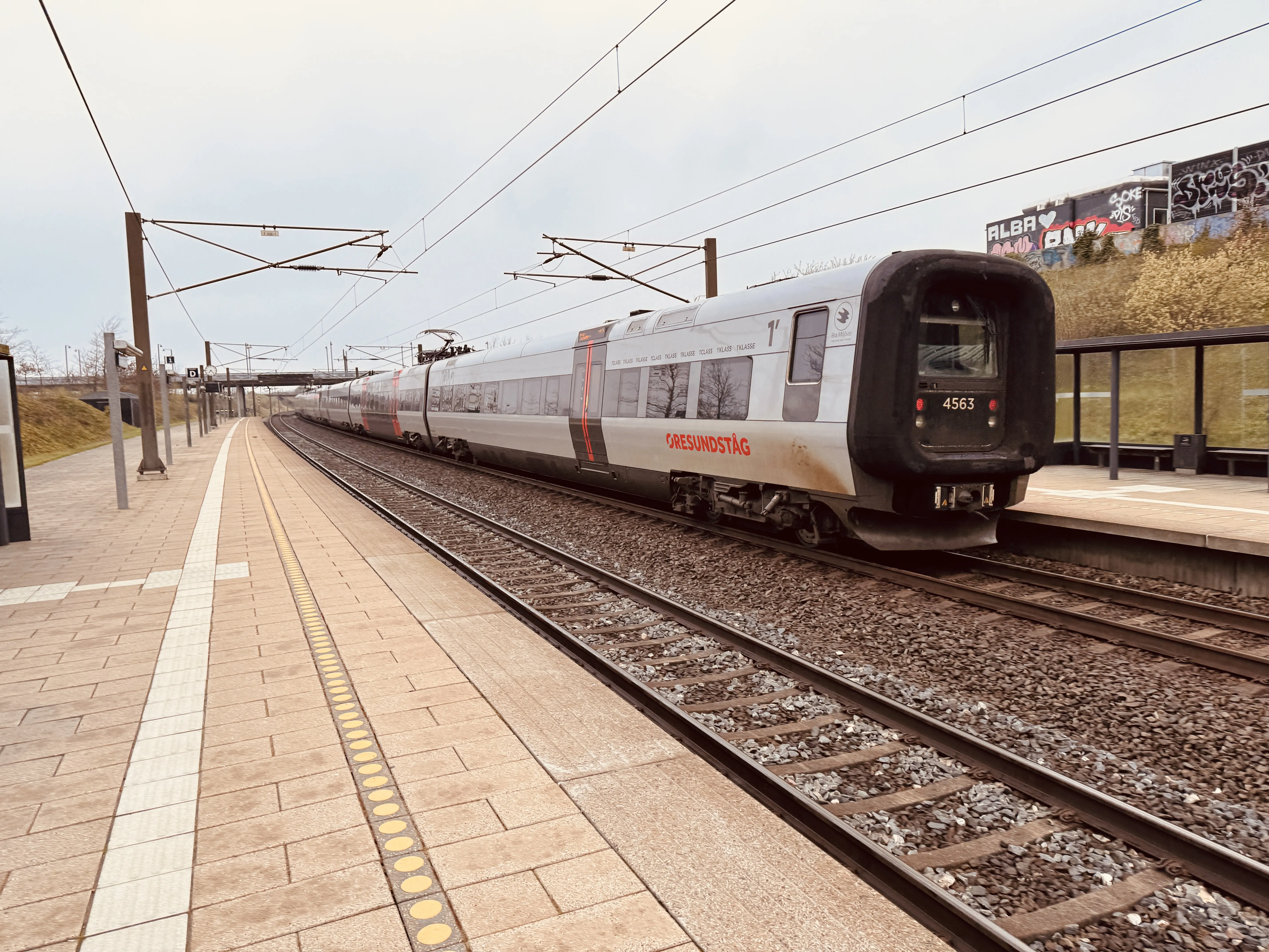 Billede af DSB ET 4363 fotograferet ud for Ørestad Trinbræt. Billede af DSB ET 4363 fotograferet ud for Ørestad Trinbræt.