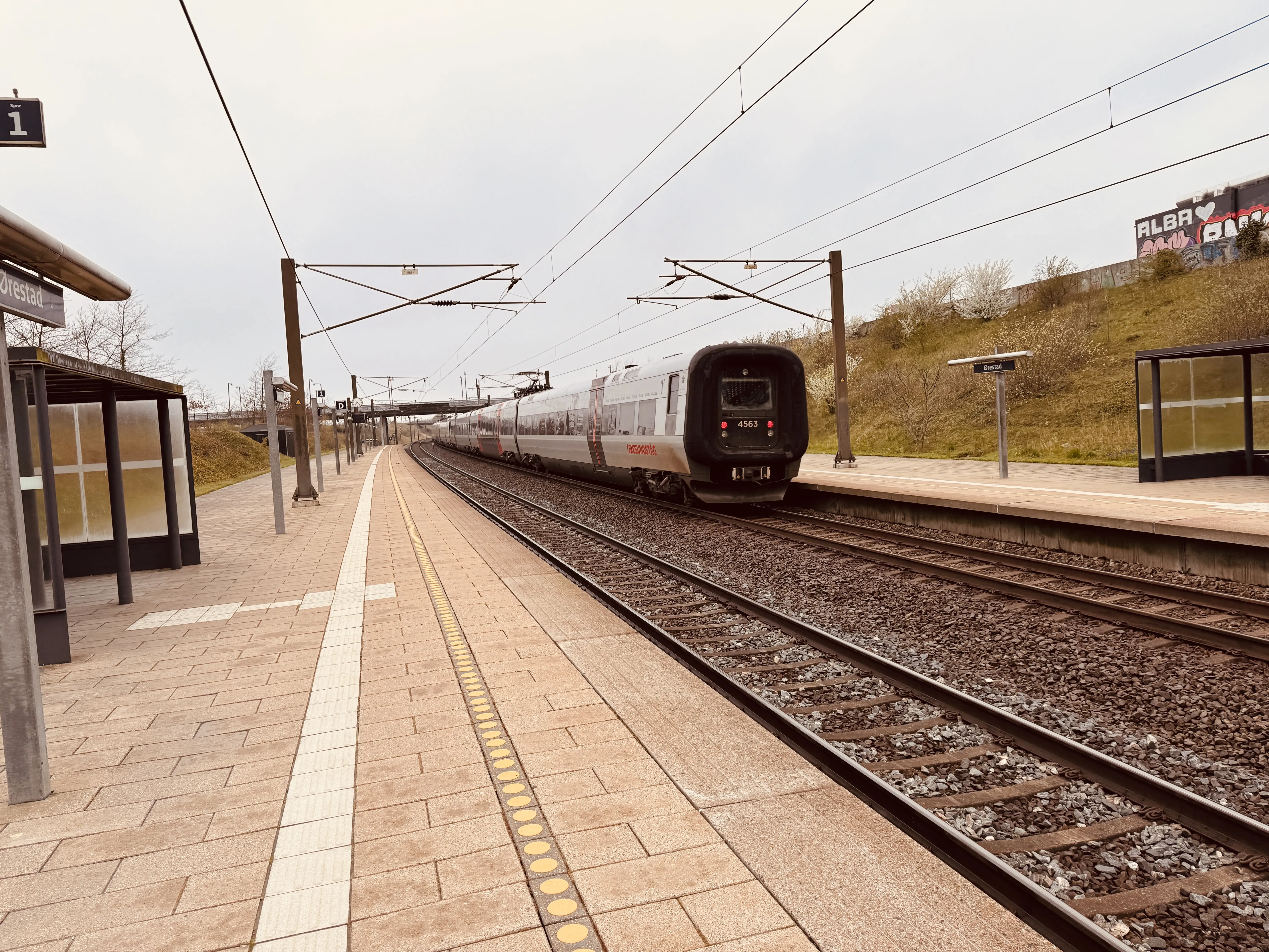 Billede af DSB ET 4363 fotograferet ud for Ørestad Trinbræt. Billede af DSB ET 4363 fotograferet ud for Ørestad Trinbræt.