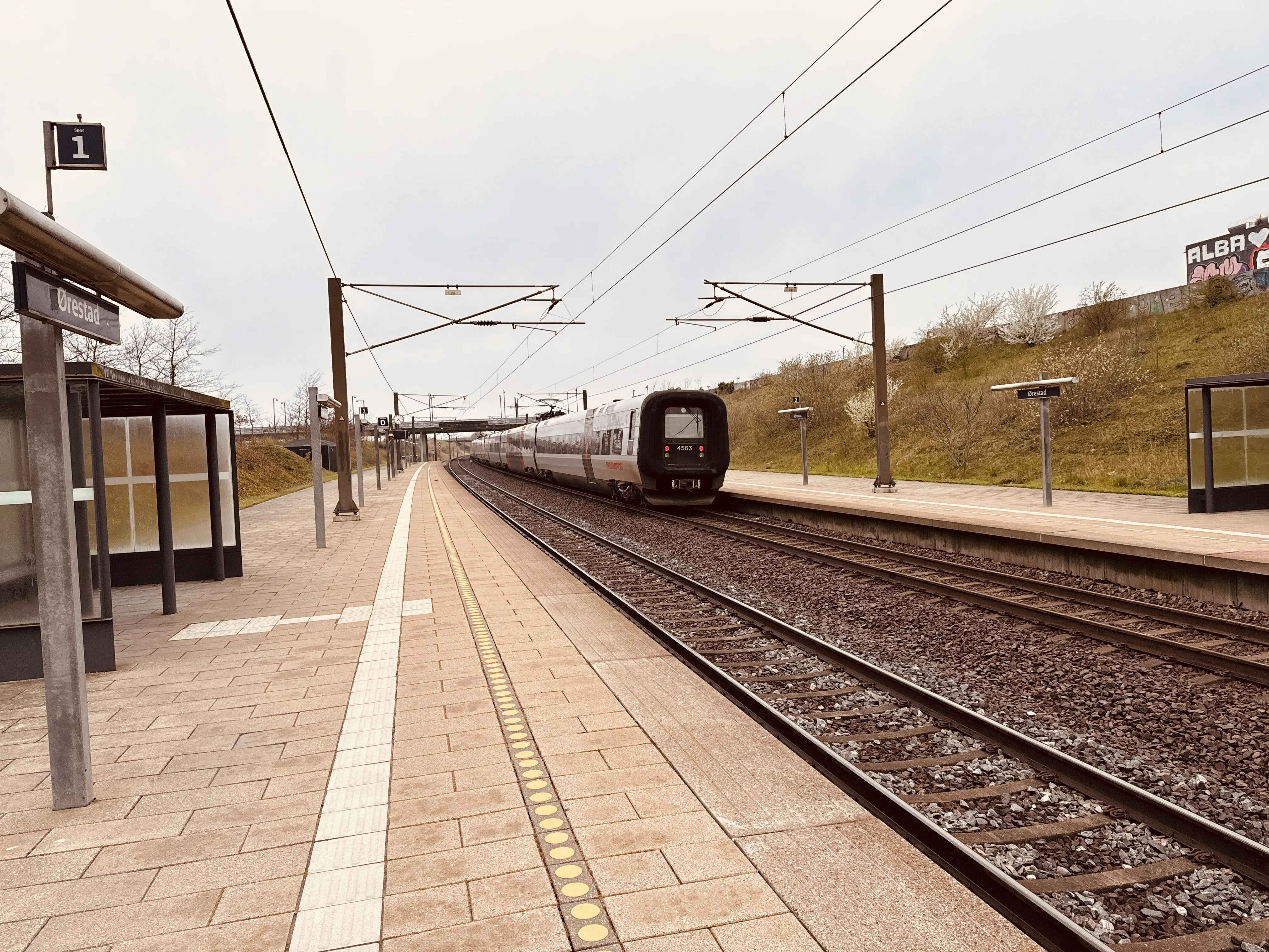 Billede af DSB ET 4363 fotograferet ud for Ørestad Trinbræt. Billede af DSB ET 4363 fotograferet ud for Ørestad Trinbræt.