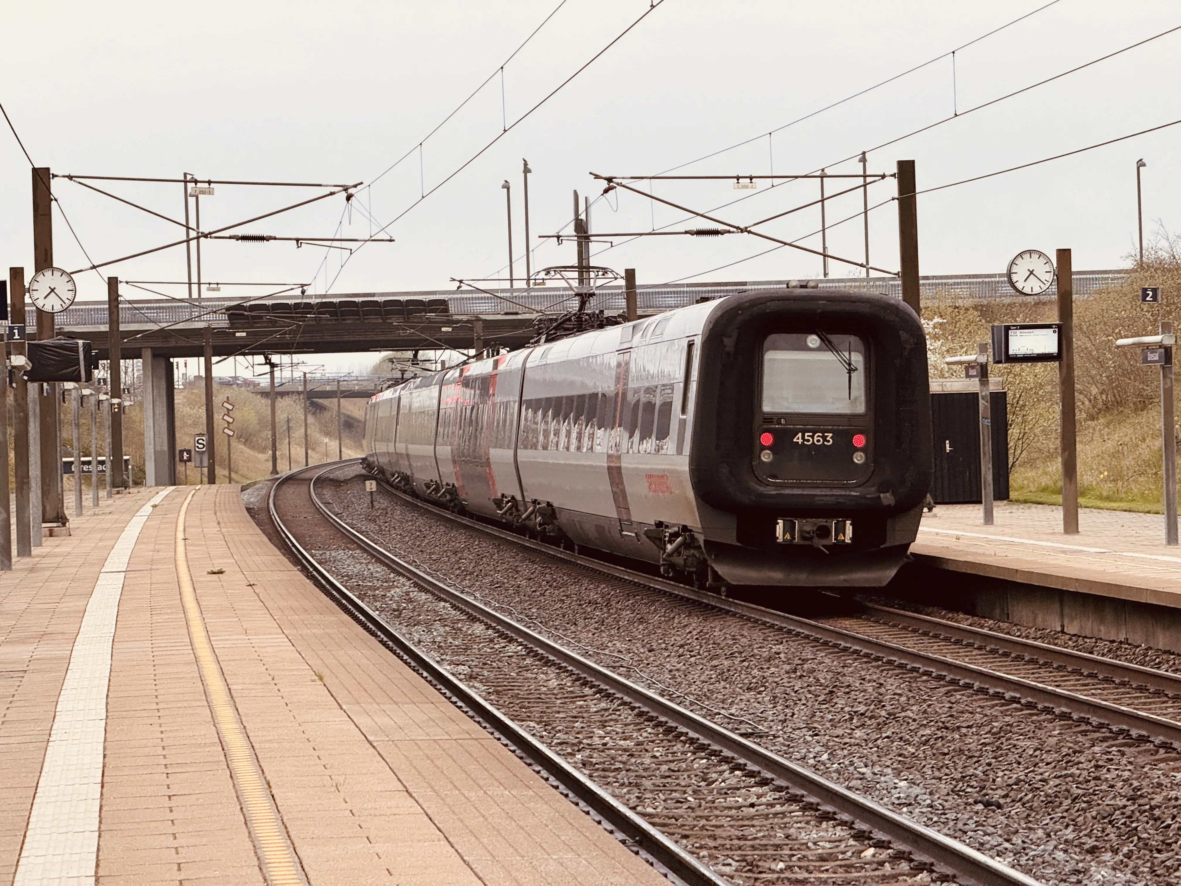 Billede af DSB ET 4363 fotograferet ud for Ørestad Trinbræt. Billede af DSB ET 4363 fotograferet ud for Ørestad Trinbræt.