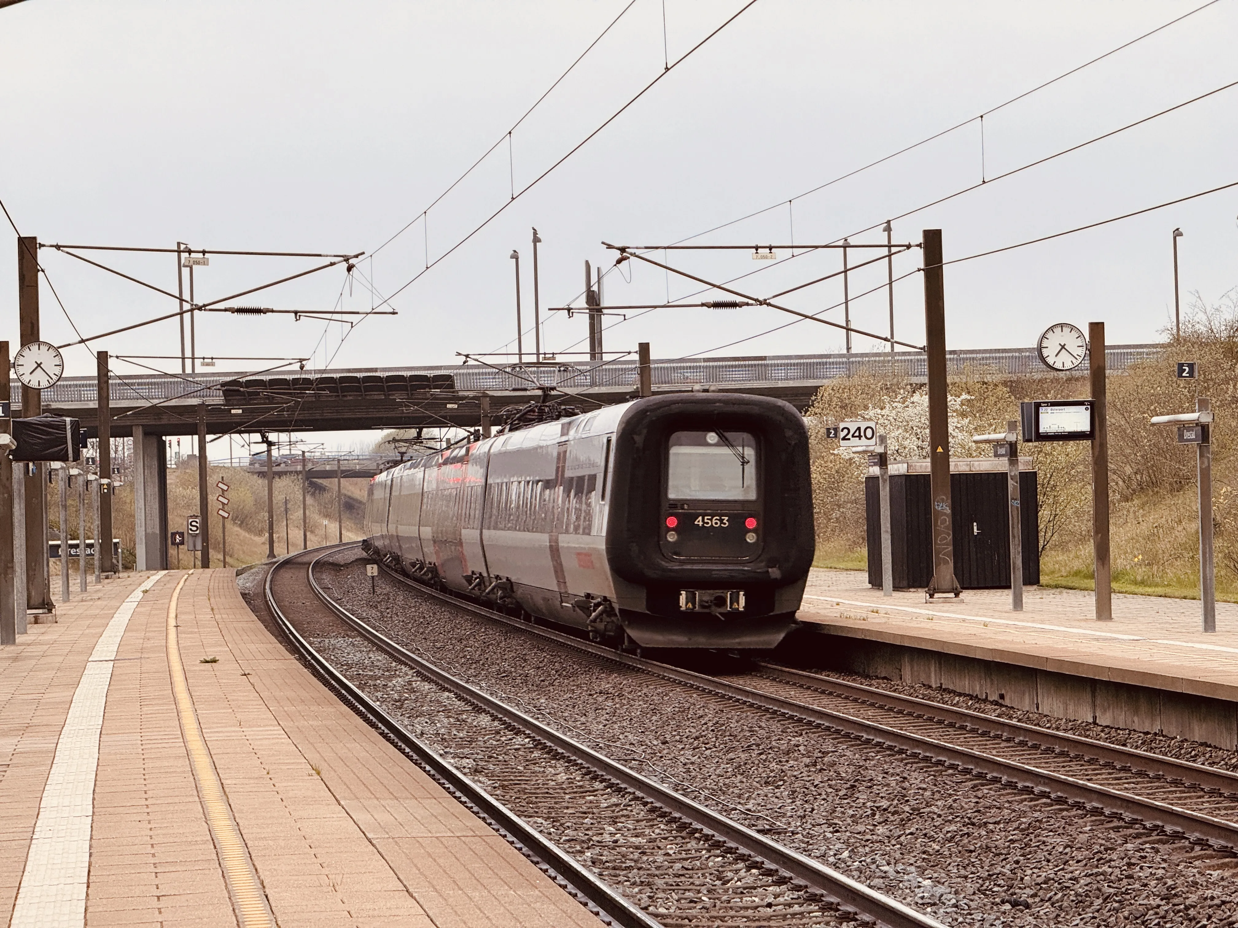 Billede af DSB ET 4363 fotograferet ud for Ørestad Trinbræt. Billede af DSB ET 4363 fotograferet ud for Ørestad Trinbræt.