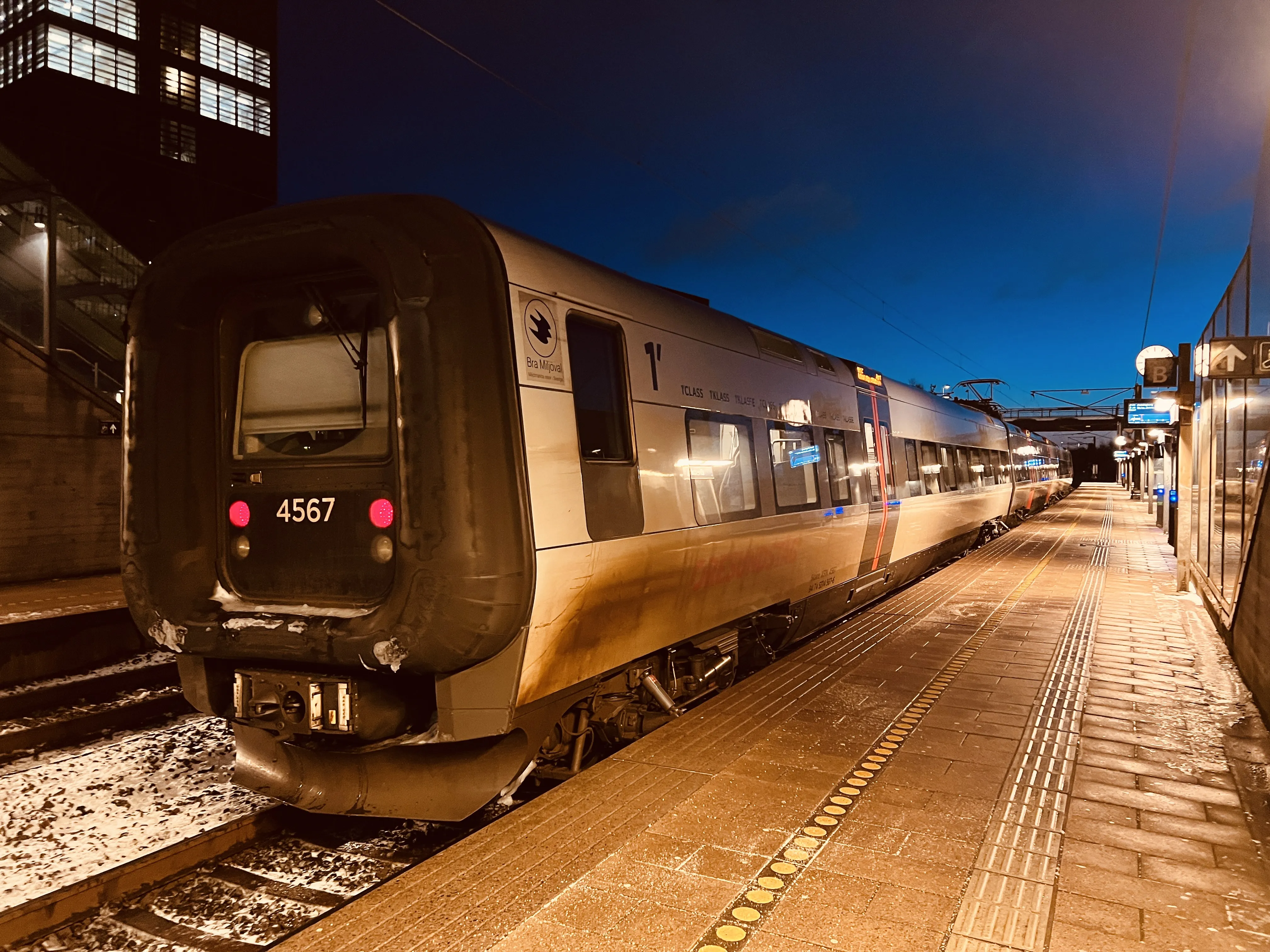 Billede af DSB ET 4367 fotograferet ud for Ørestad Trinbræt. Billede af DSB ET 4367 fotograferet ud for Ørestad Trinbræt.