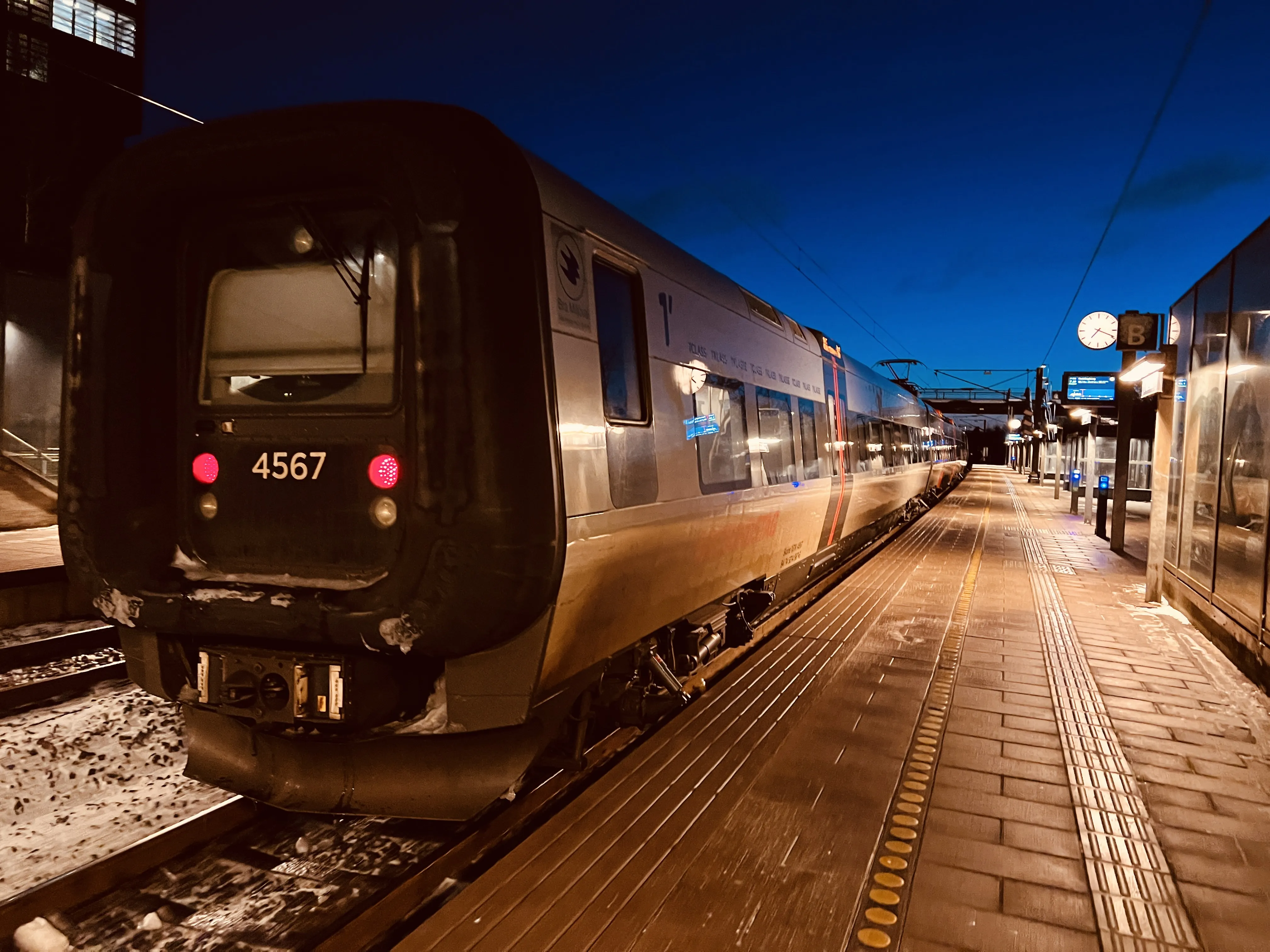 Billede af DSB ET 4367 fotograferet ud for Ørestad Trinbræt. Billede af DSB ET 4367 fotograferet ud for Ørestad Trinbræt.