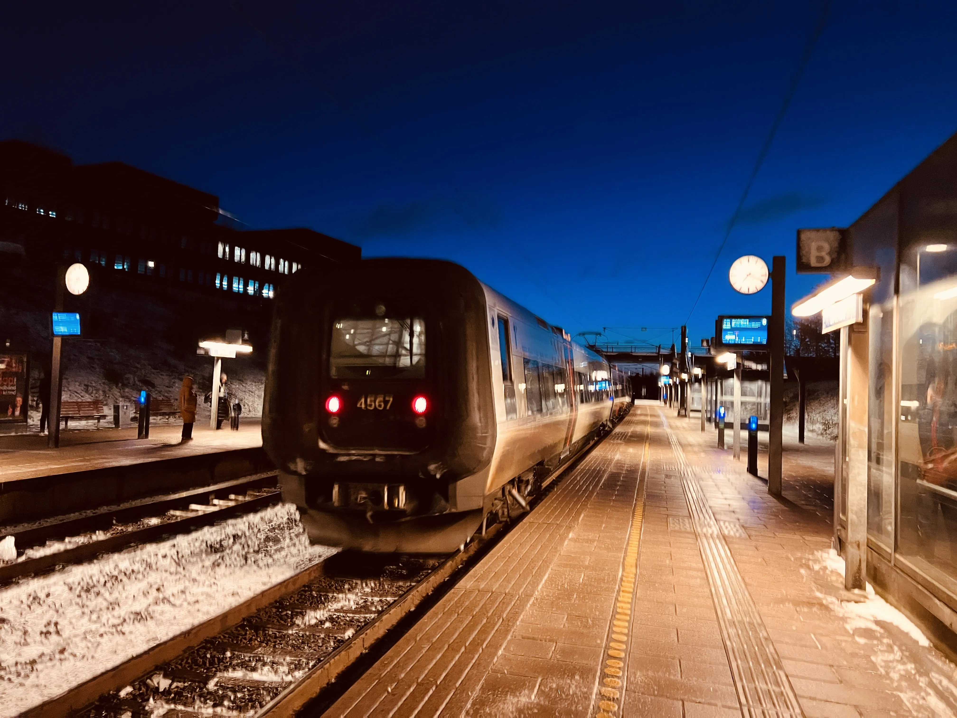 Billede af DSB ET 4367 fotograferet ud for Ørestad Trinbræt. Billede af DSB ET 4367 fotograferet ud for Ørestad Trinbræt.