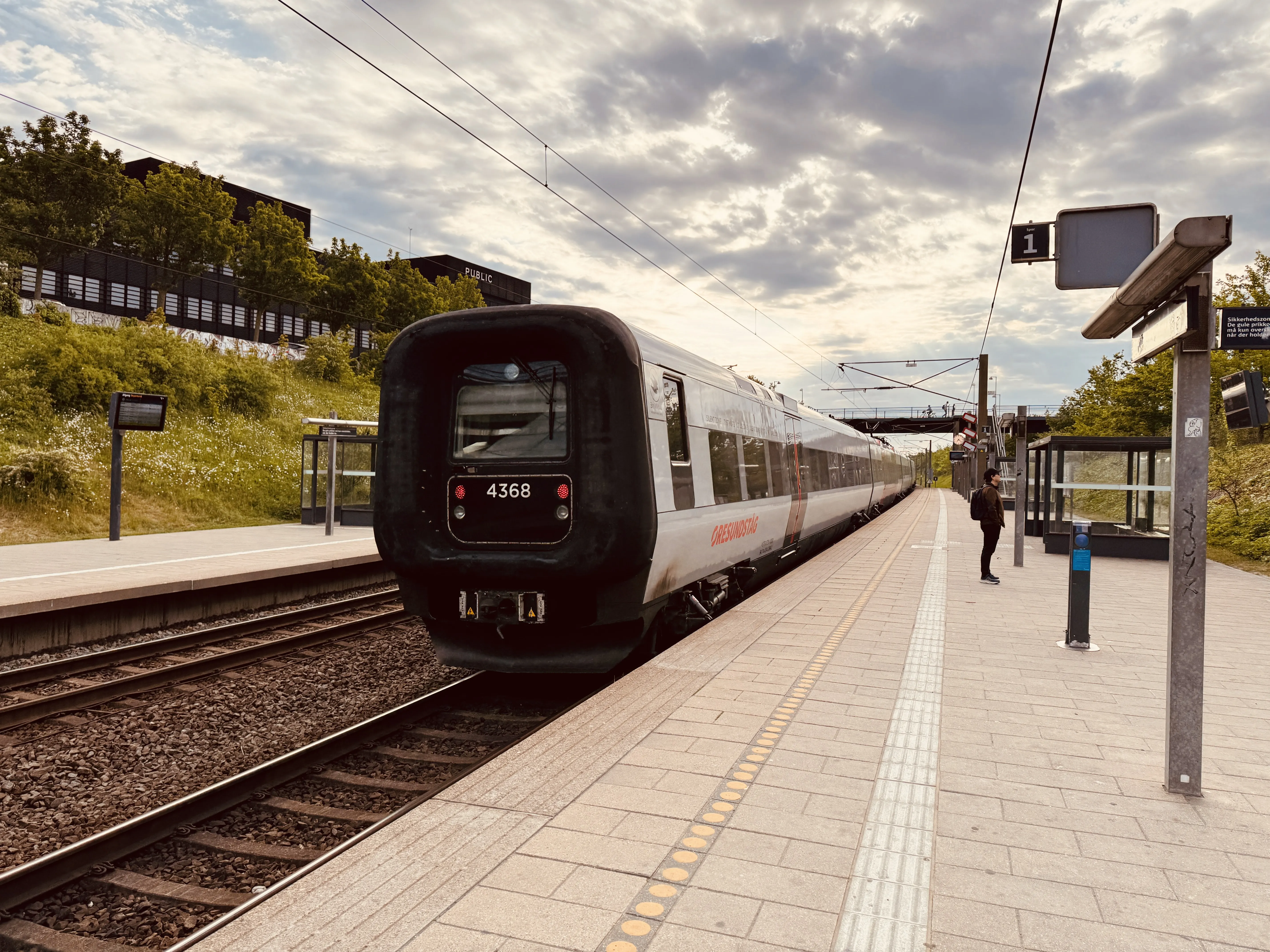 Billede af DSB ET 4368 fotograferet ud for Ørestad Trinbræt. Billede af DSB ET 4368 fotograferet ud for Ørestad Trinbræt.