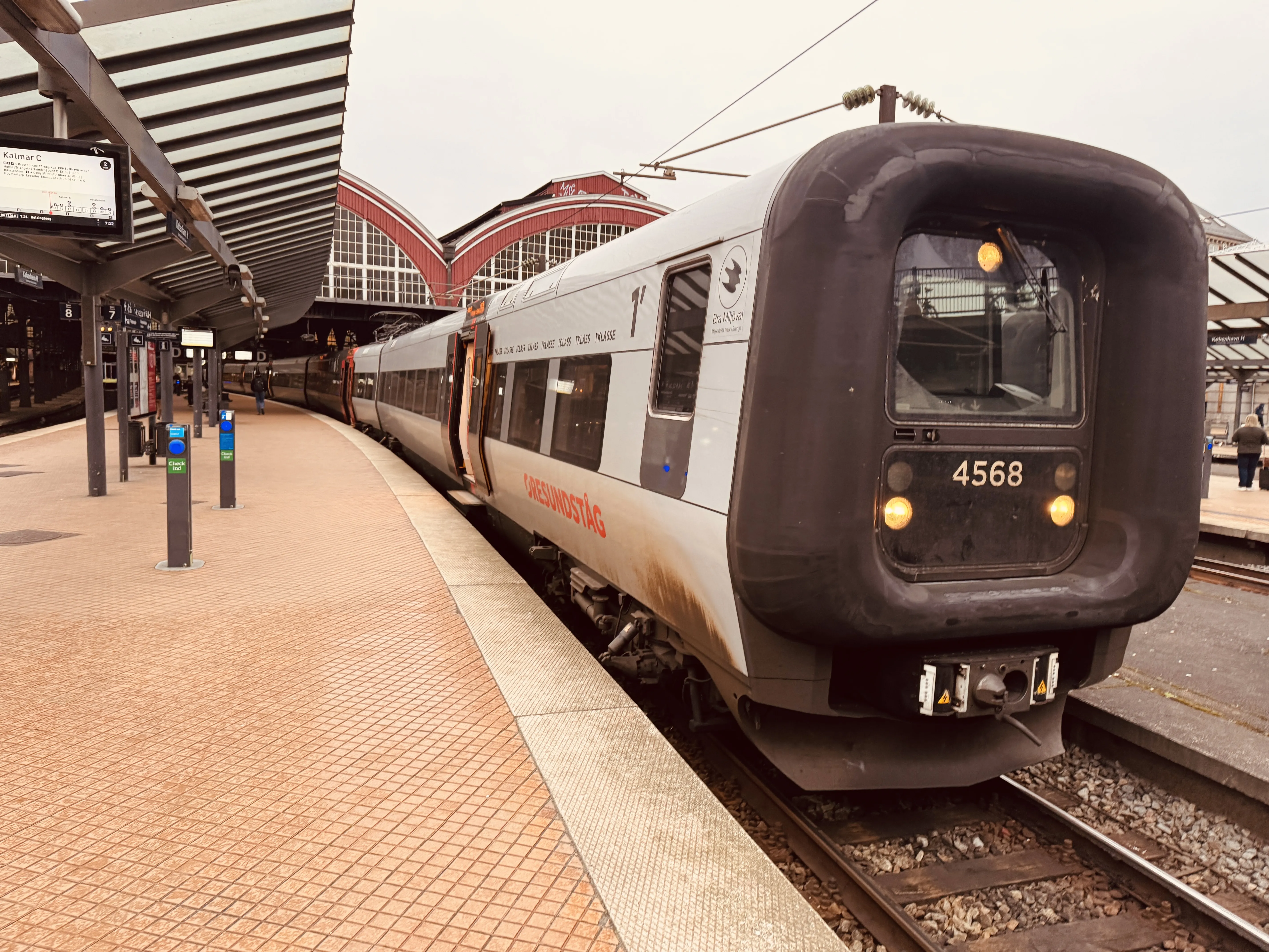 Billede af DSB ET 4368 fotograferet ud for København Hovedbanegård. Billede af DSB ET 4368 fotograferet ud for København Hovedbanegård.