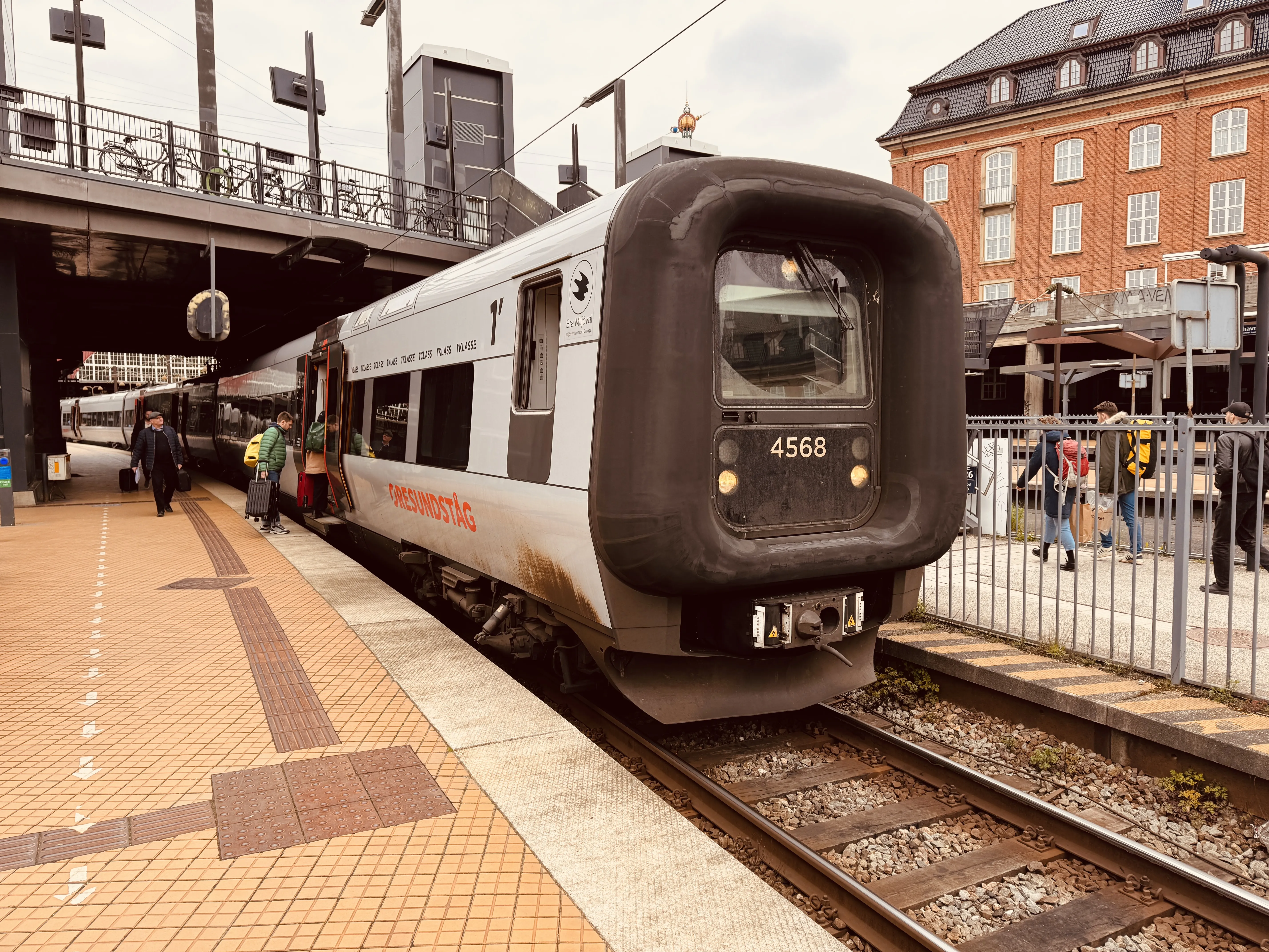 Billede af DSB ET 4368 fotograferet ud for København Hovedbanegård. Billede af DSB ET 4368 fotograferet ud for København Hovedbanegård.