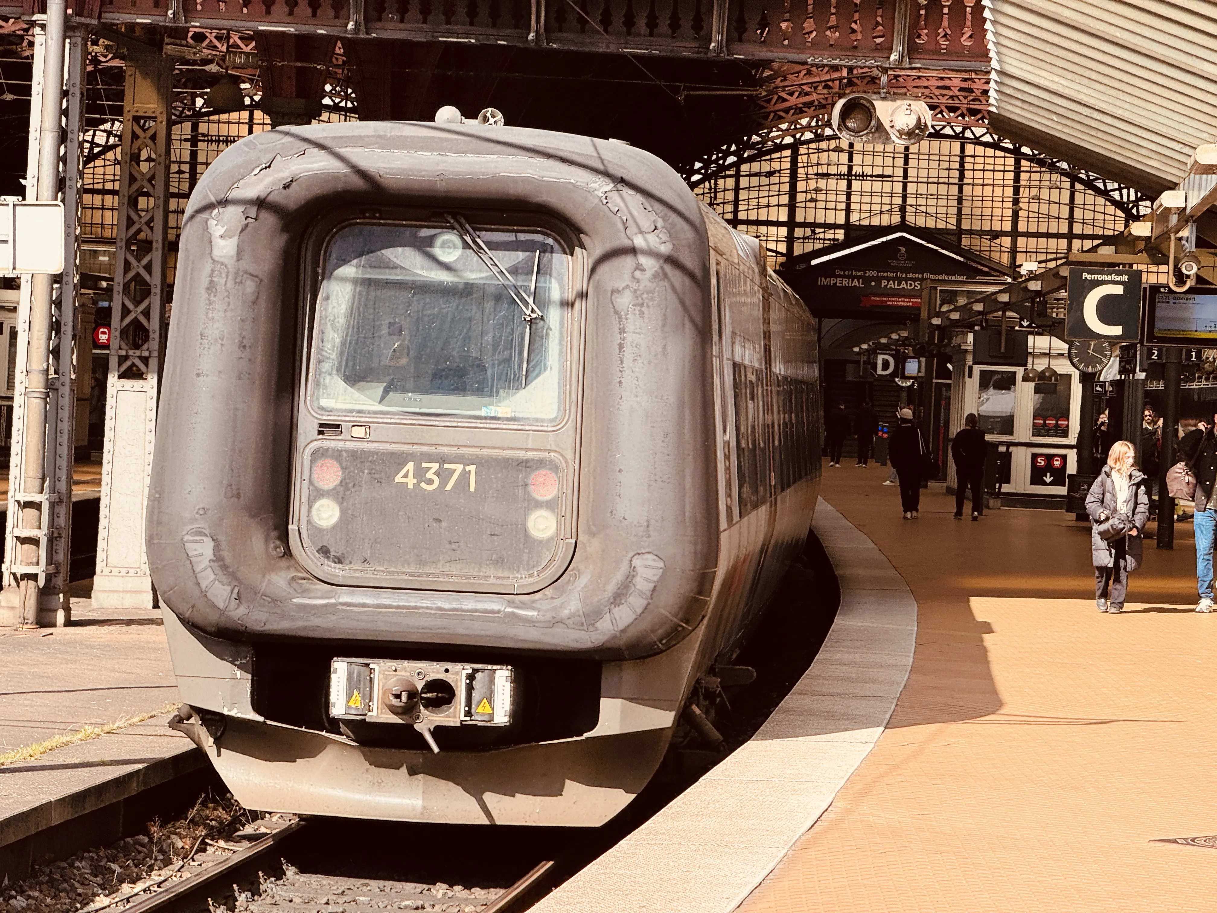 Billede af DSB ET 4371 fotograferet ud for København Hovedbanegård. Billede af DSB ET 4371 fotograferet ud for København Hovedbanegård.