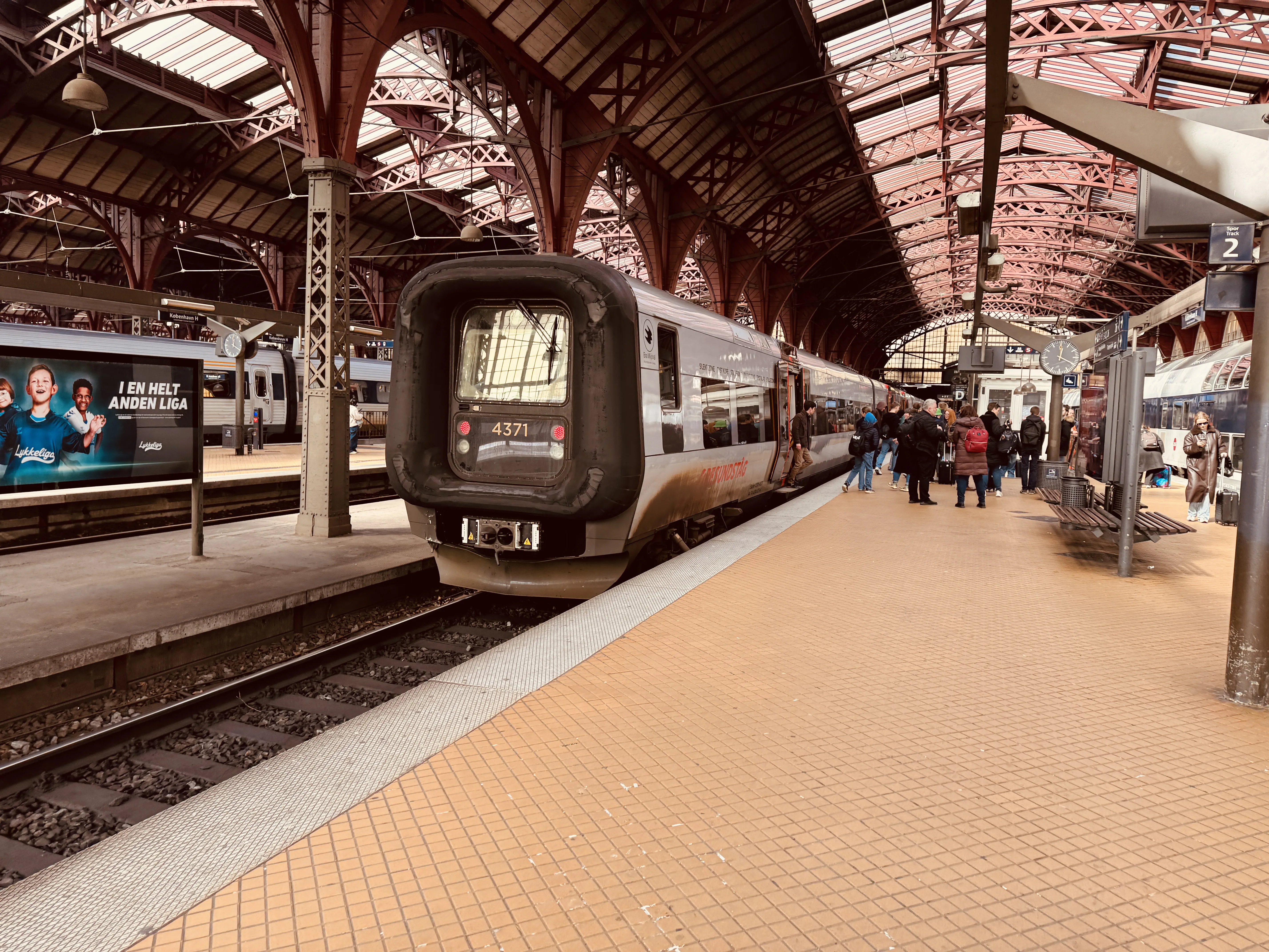 Billede af DSB ET 4371 fotograferet ud for København Hovedbanegård. Billede af DSB ET 4371 fotograferet ud for København Hovedbanegård.