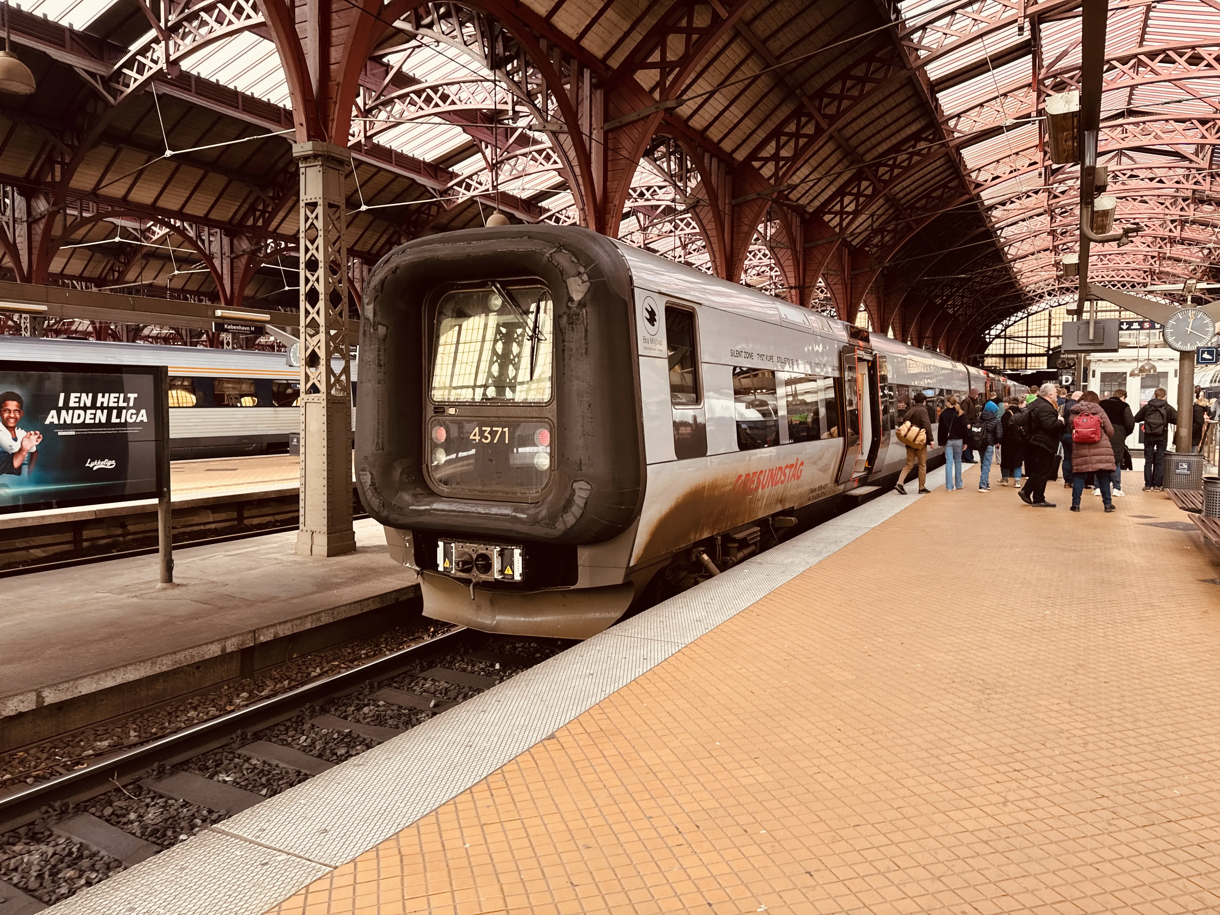 Billede af DSB ET 4371 fotograferet ud for København Hovedbanegård. Billede af DSB ET 4371 fotograferet ud for København Hovedbanegård.