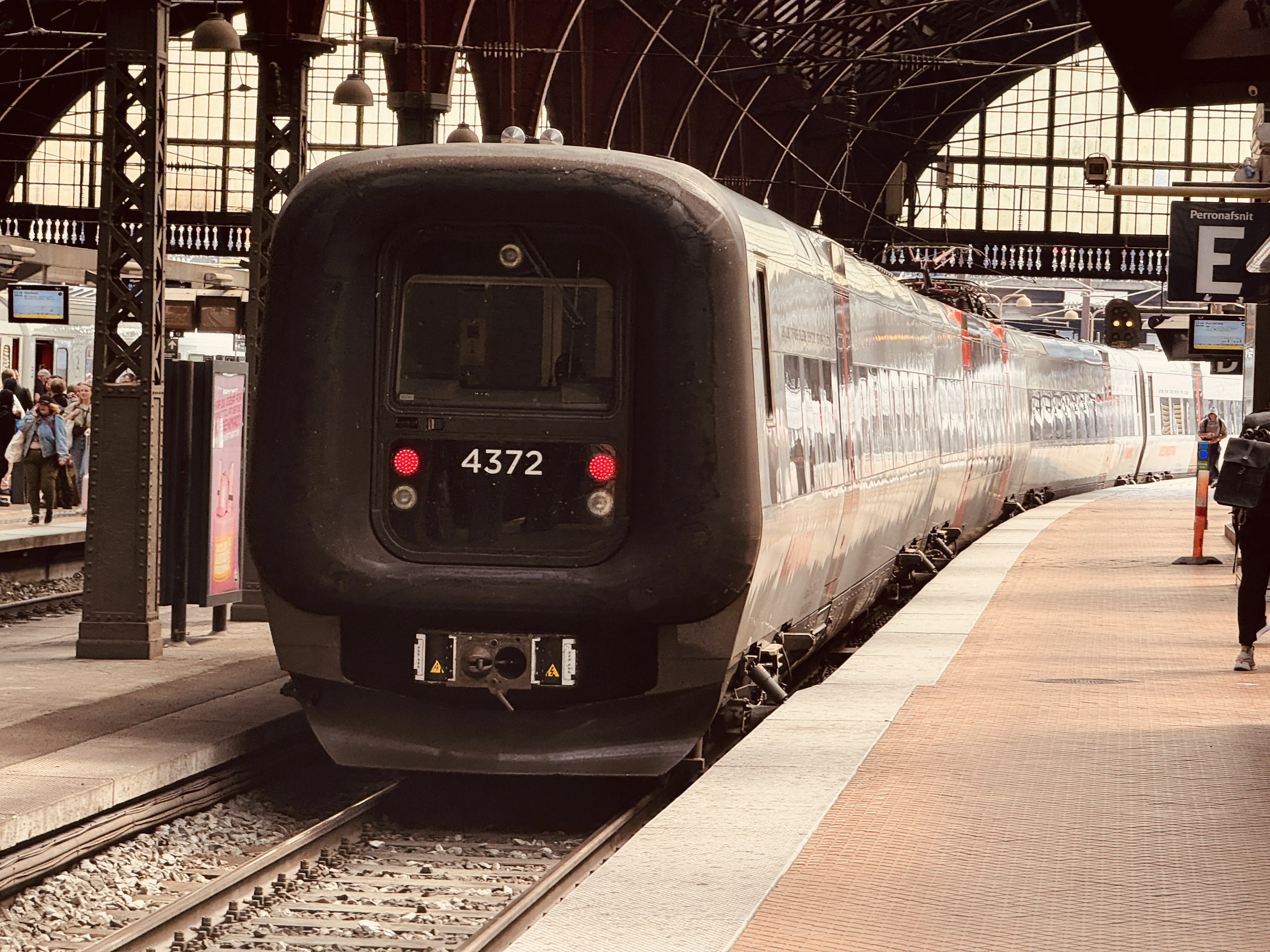 Billede af DSB ET 4372 fotograferet ud for København Hovedbanegård. Billede af DSB ET 4372 fotograferet ud for København Hovedbanegård.