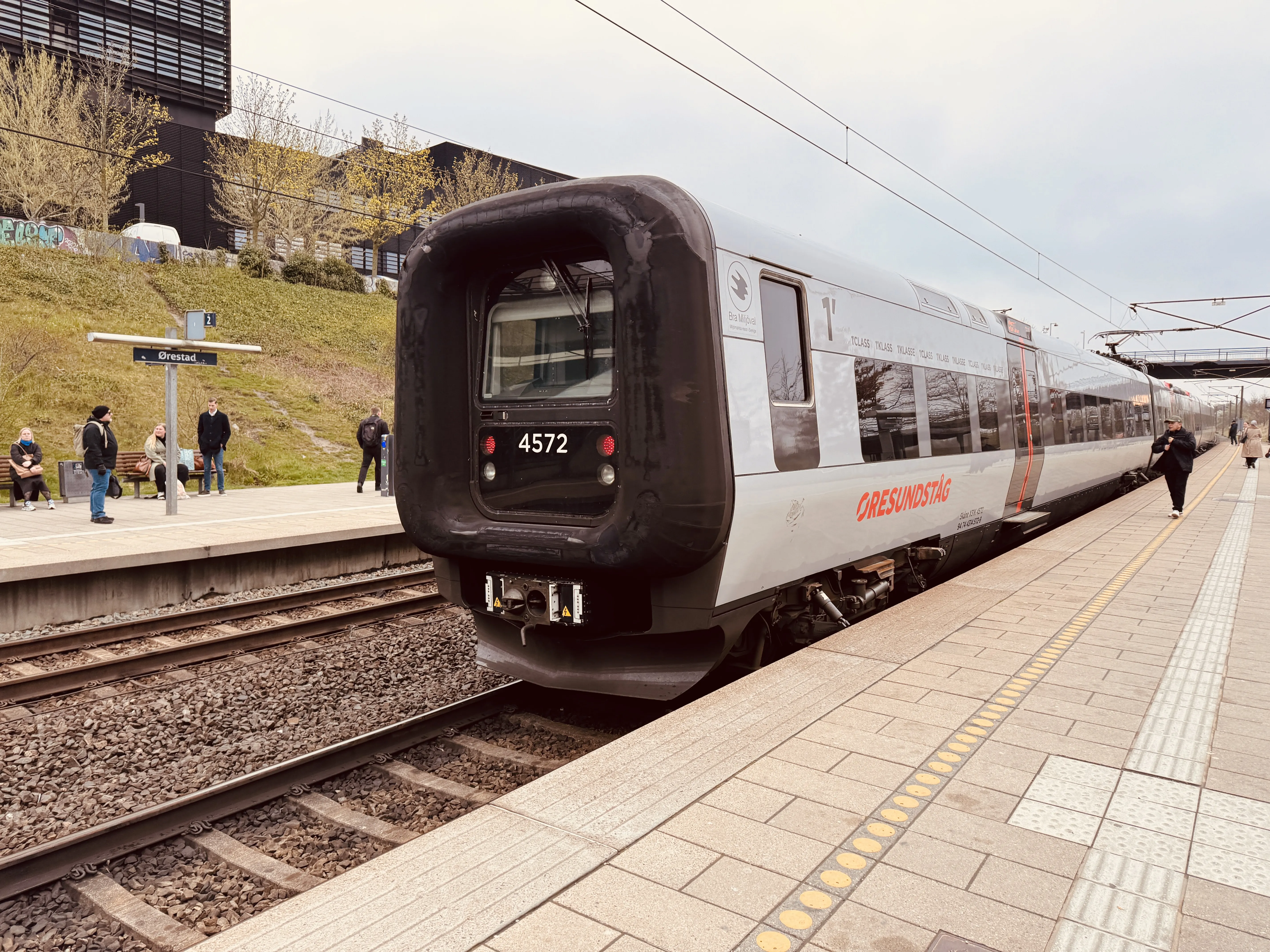 Billede af DSB ET 4372 fotograferet ud for Ørestad Trinbræt. Billede af DSB ET 4372 fotograferet ud for Ørestad Trinbræt.