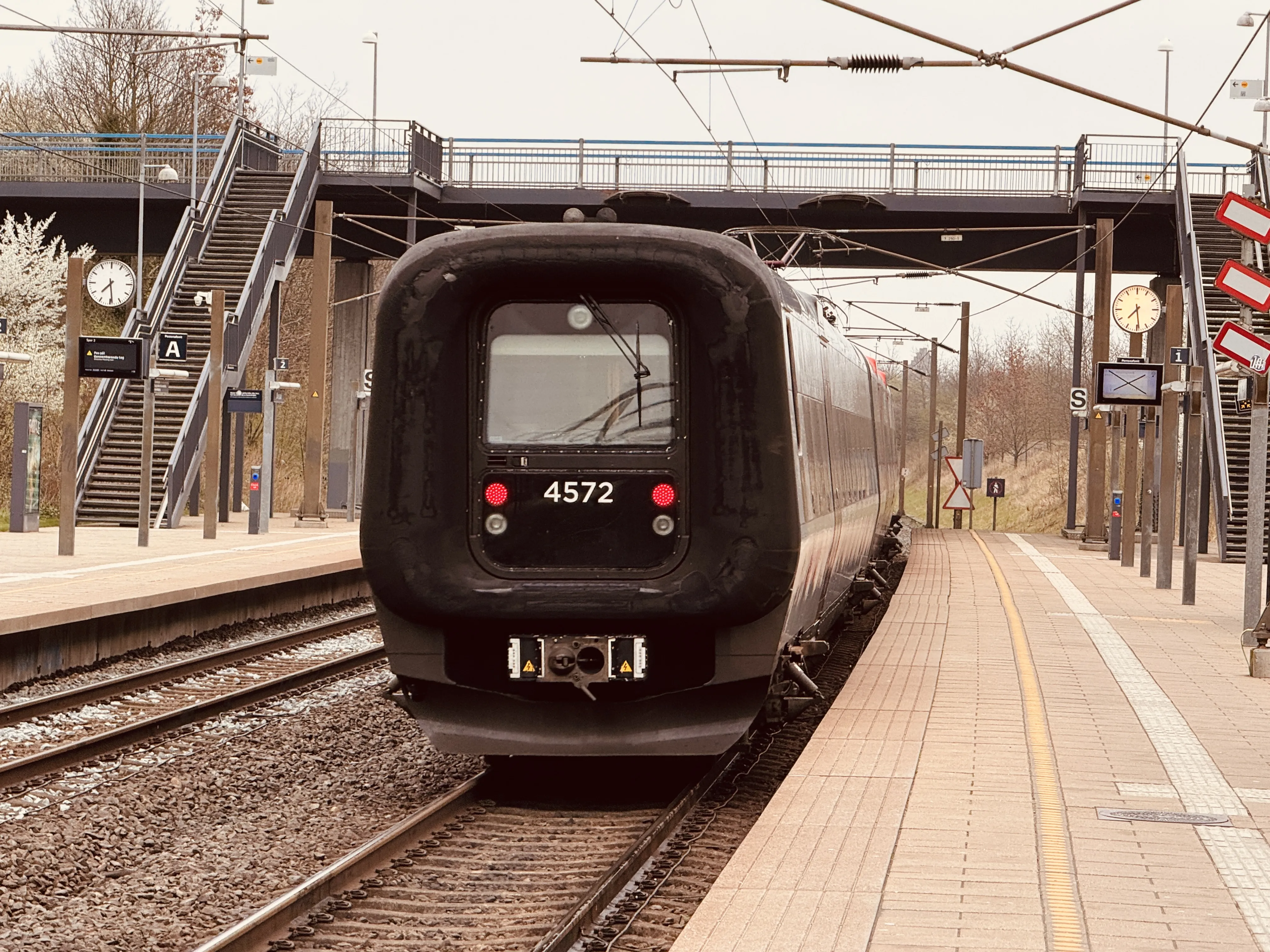 Billede af DSB ET 4372 fotograferet ud for Ørestad Trinbræt. Billede af DSB ET 4372 fotograferet ud for Ørestad Trinbræt.