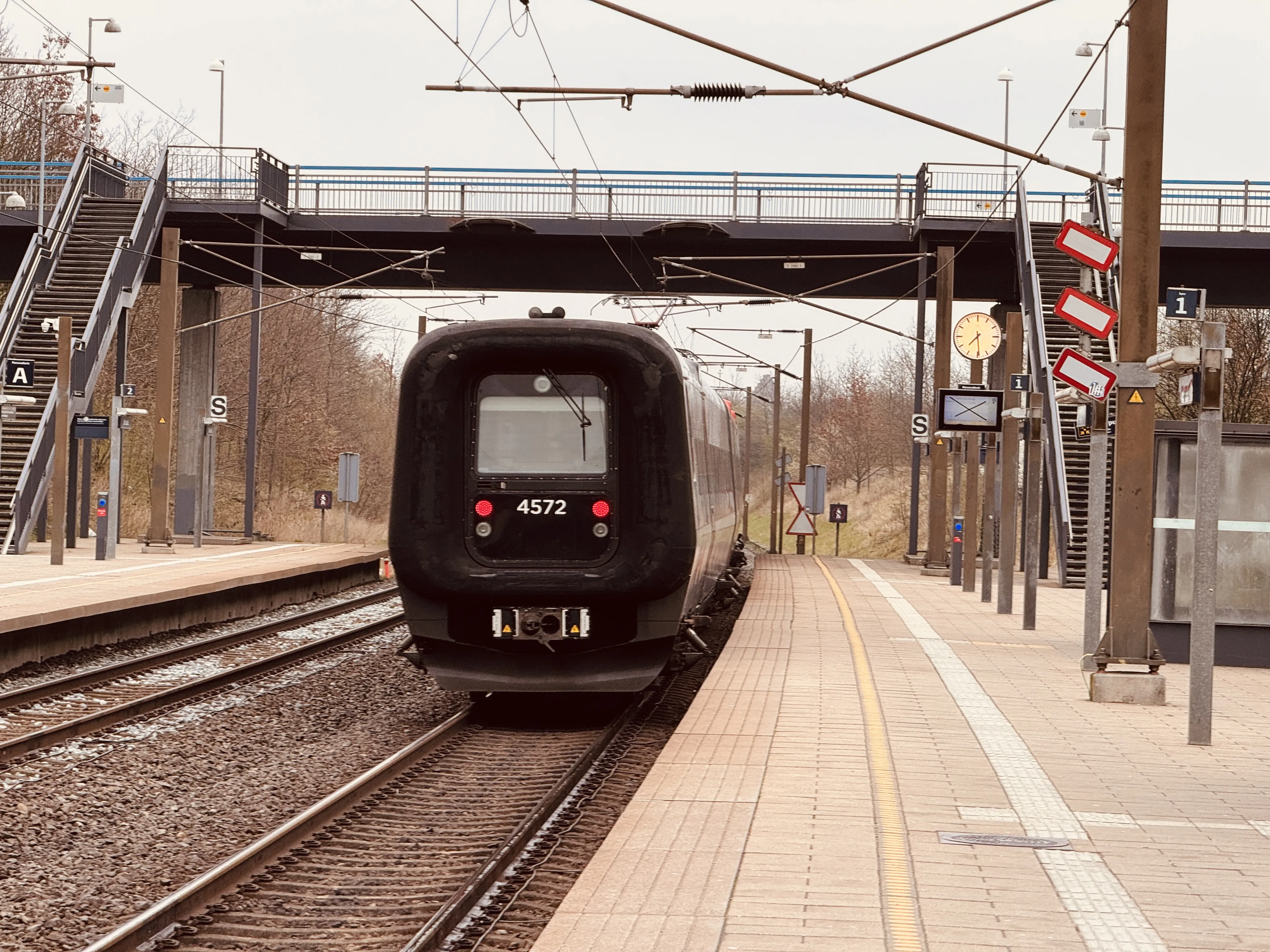Billede af DSB ET 4372 fotograferet ud for Ørestad Trinbræt. Billede af DSB ET 4372 fotograferet ud for Ørestad Trinbræt.