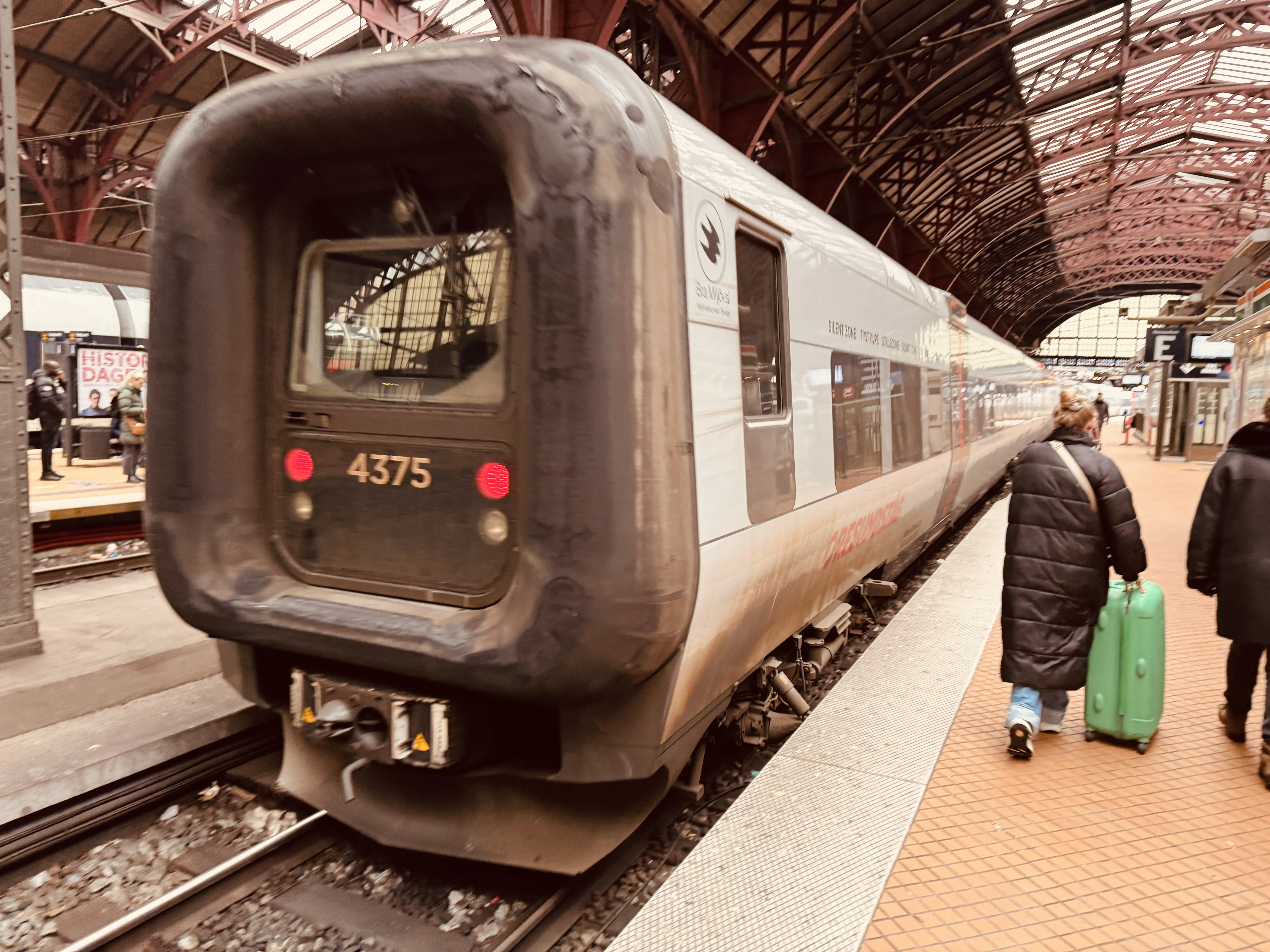 Billede af DSB ET 4375 fotograferet ud for København Hovedbanegård. Billede af DSB ET 4375 fotograferet ud for København Hovedbanegård.