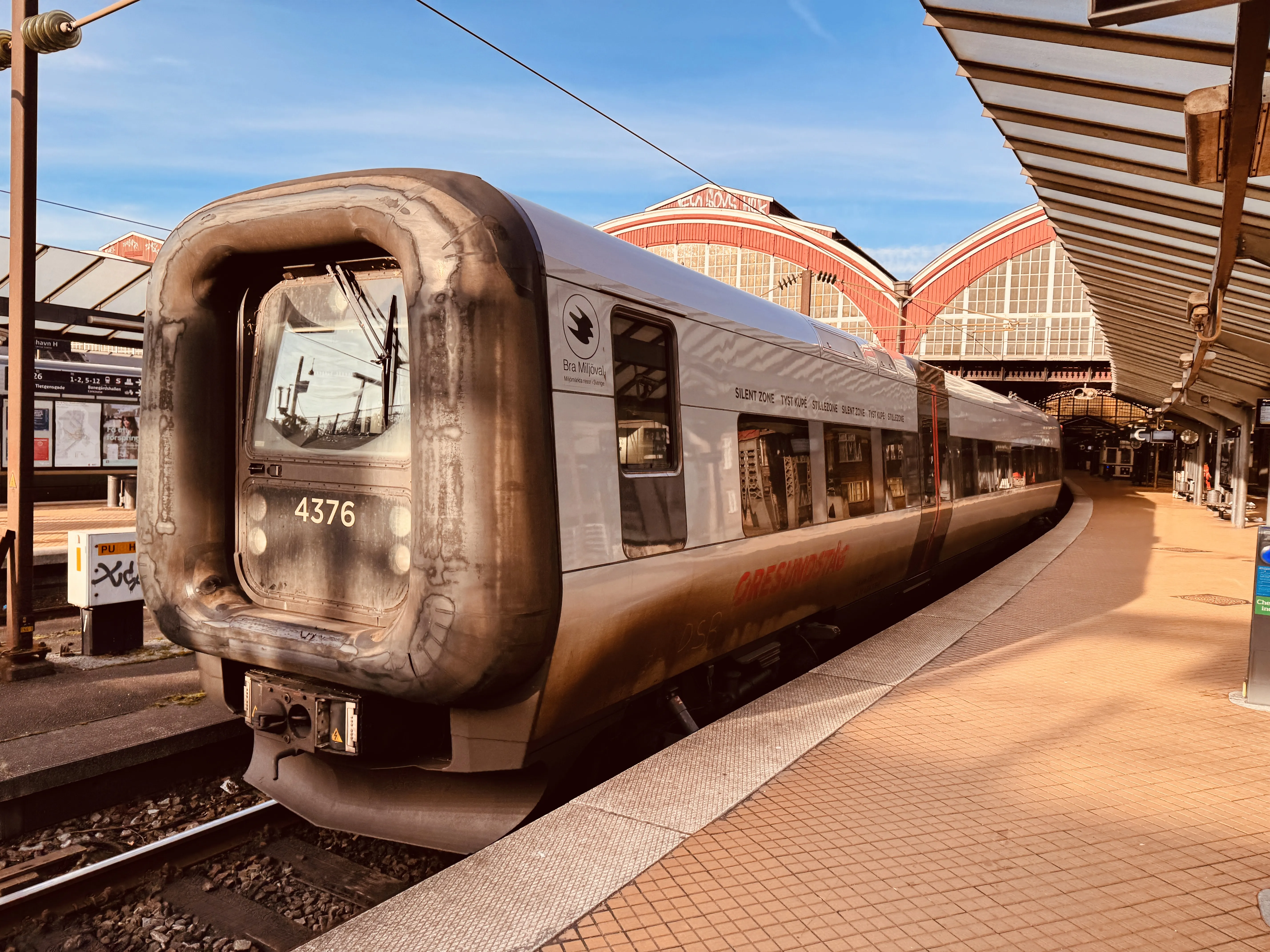 Billede af DSB ET 4376 fotograferet ud for København Hovedbanegård. Billede af DSB ET 4376 fotograferet ud for København Hovedbanegård.