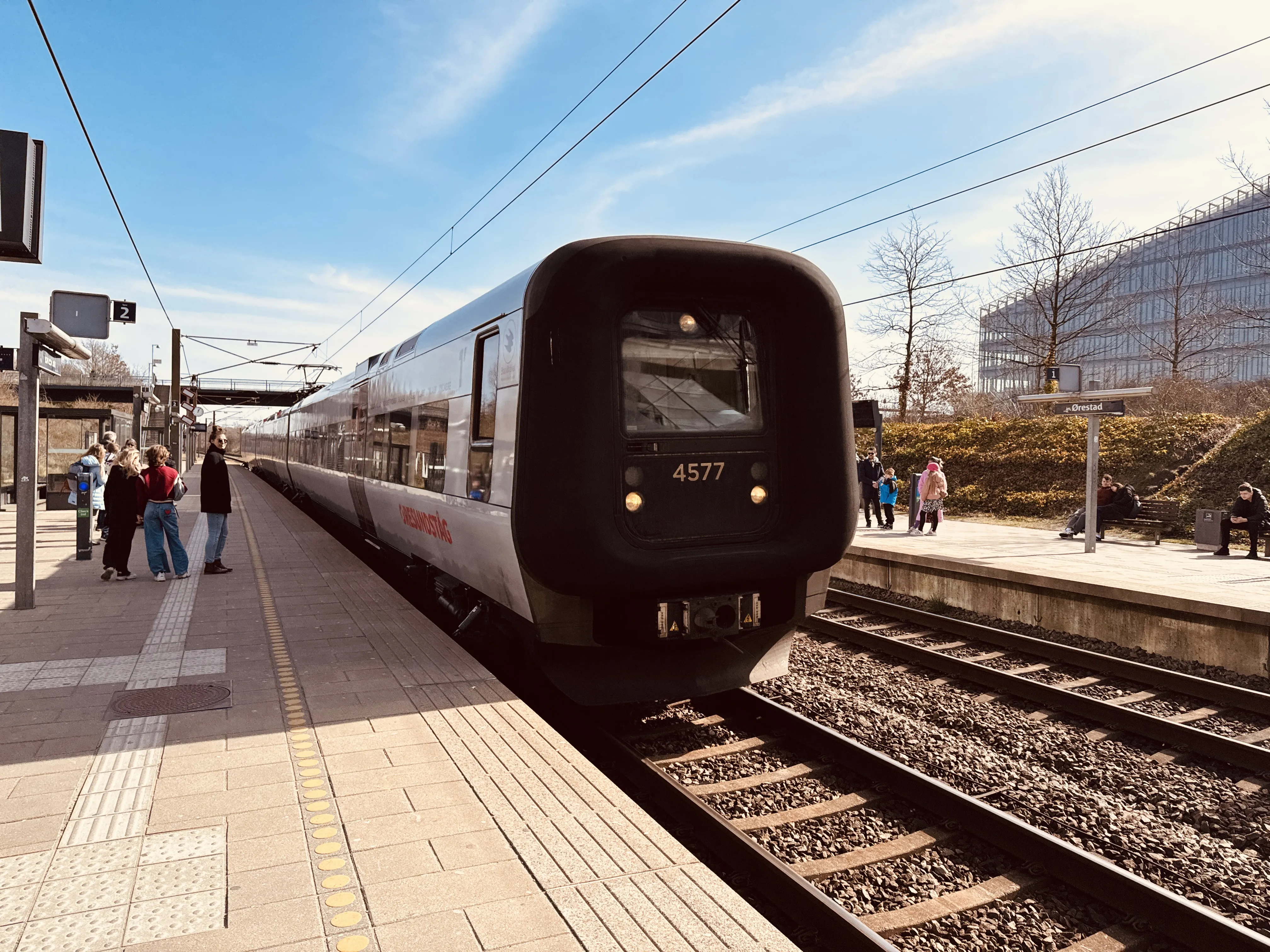 Billede af DSB ET 4377 fotograferet ud for Ørestad Trinbræt. Billede af DSB ET 4377 fotograferet ud for Ørestad Trinbræt.