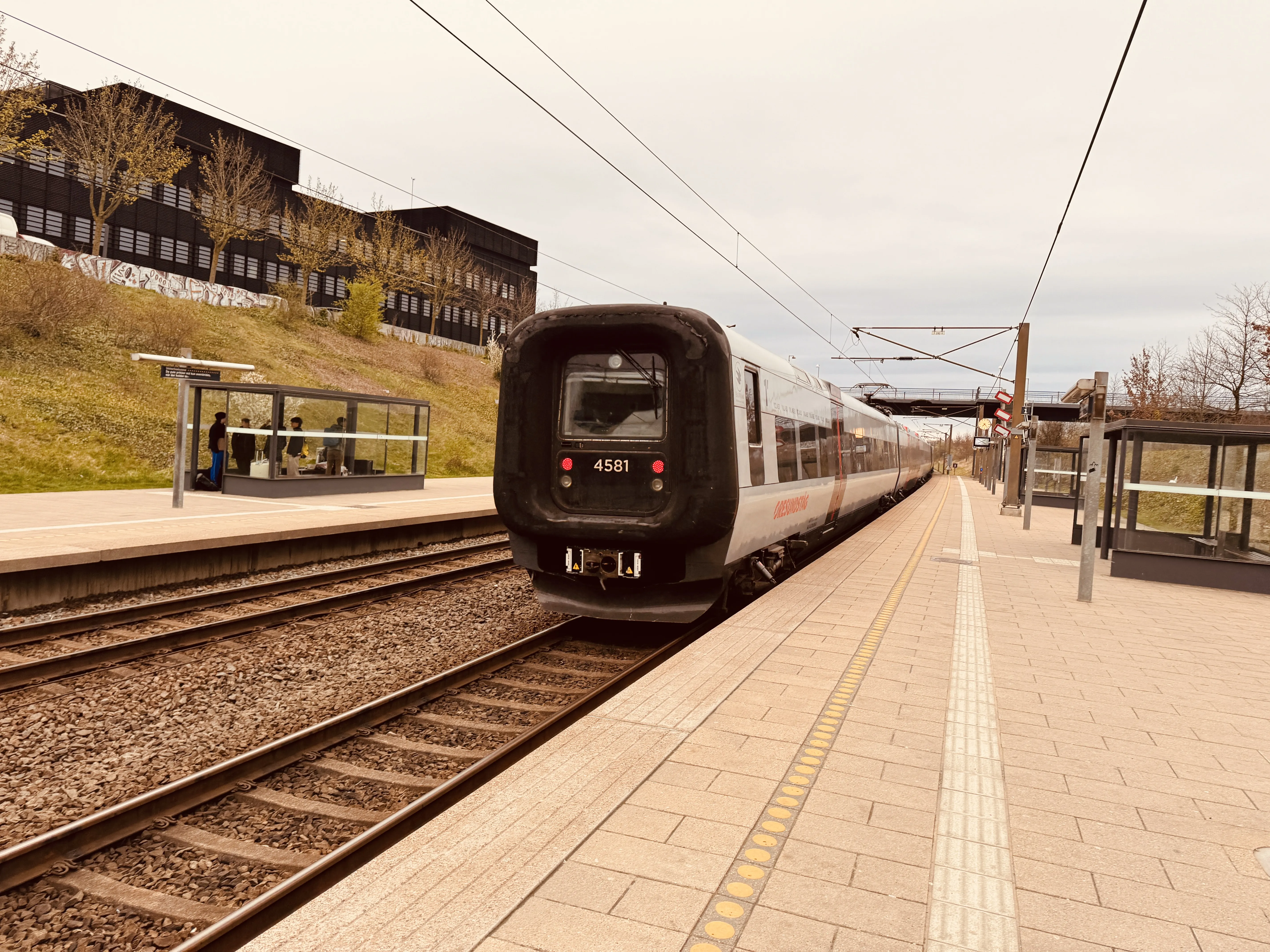 Billede af DSB ET 4381 fotograferet ud for Ørestad Trinbræt. Billede af DSB ET 4381 fotograferet ud for Ørestad Trinbræt.