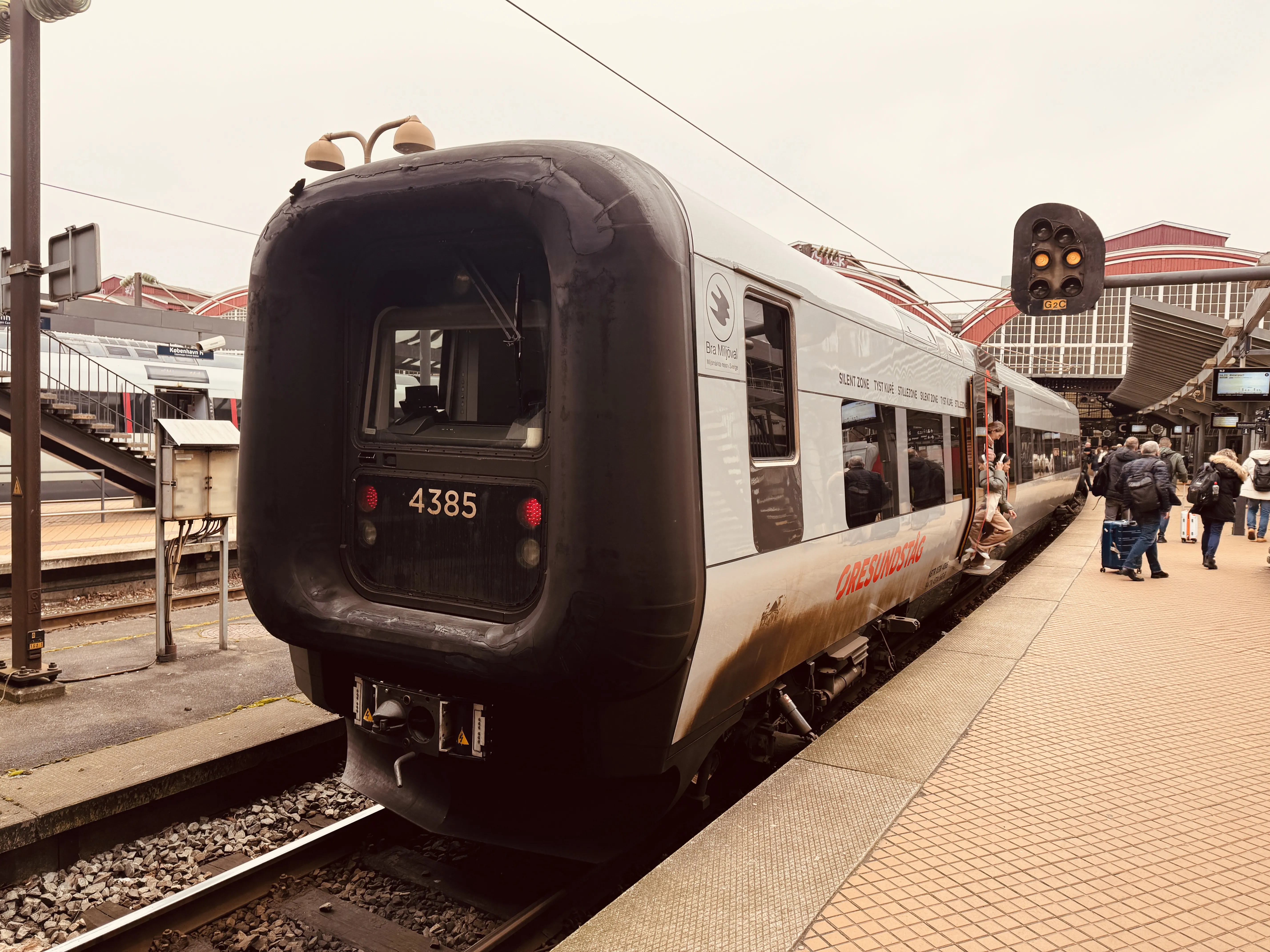 Billede af DSB ET 4385 fotograferet ud for København Hovedbanegård. Billede af DSB ET 4385 fotograferet ud for København Hovedbanegård.