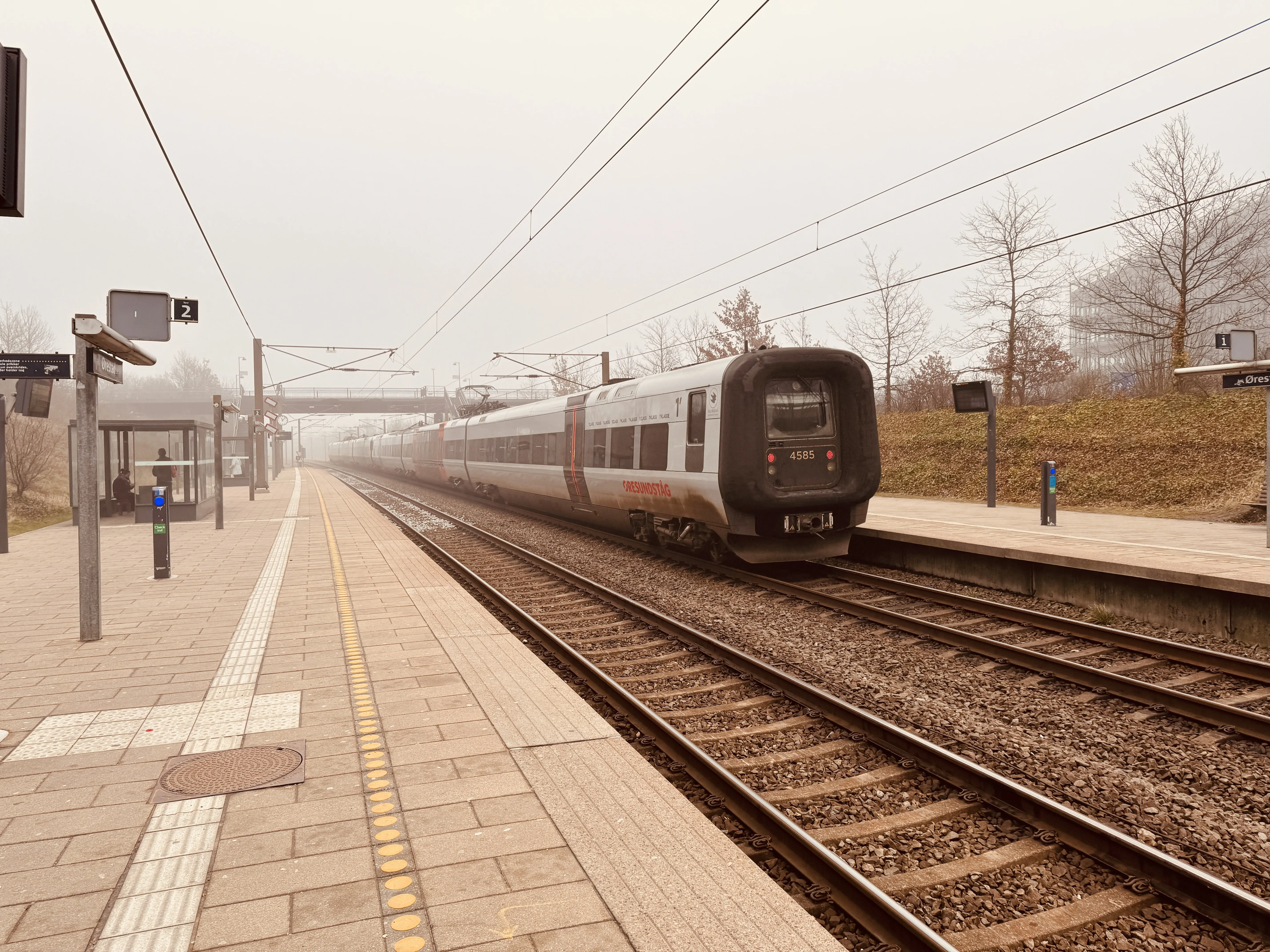 Billede af DSB ET 4385 fotograferet ud for Ørestad Trinbræt. Billede af DSB ET 4385 fotograferet ud for Ørestad Trinbræt.