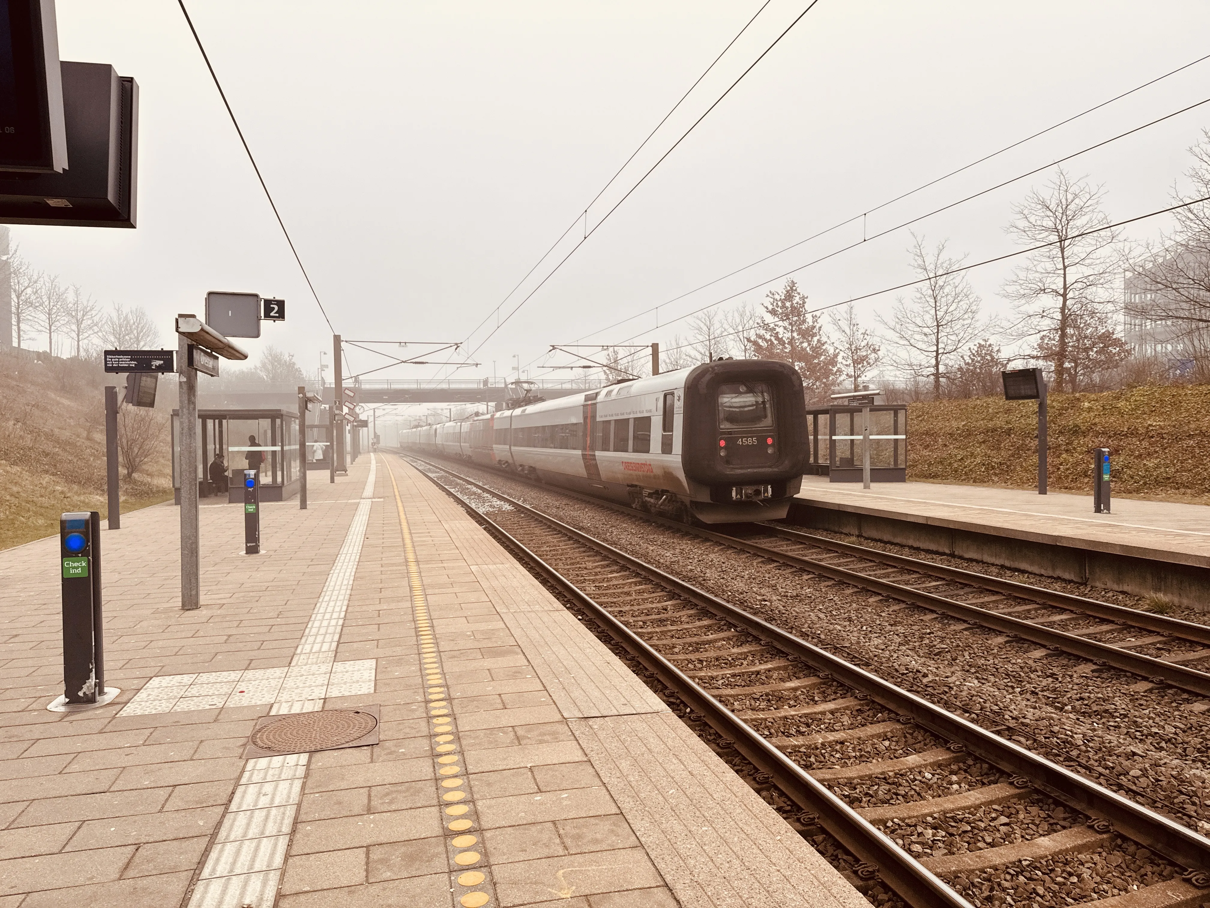 Billede af DSB ET 4385 fotograferet ud for Ørestad Trinbræt. Billede af DSB ET 4385 fotograferet ud for Ørestad Trinbræt.
