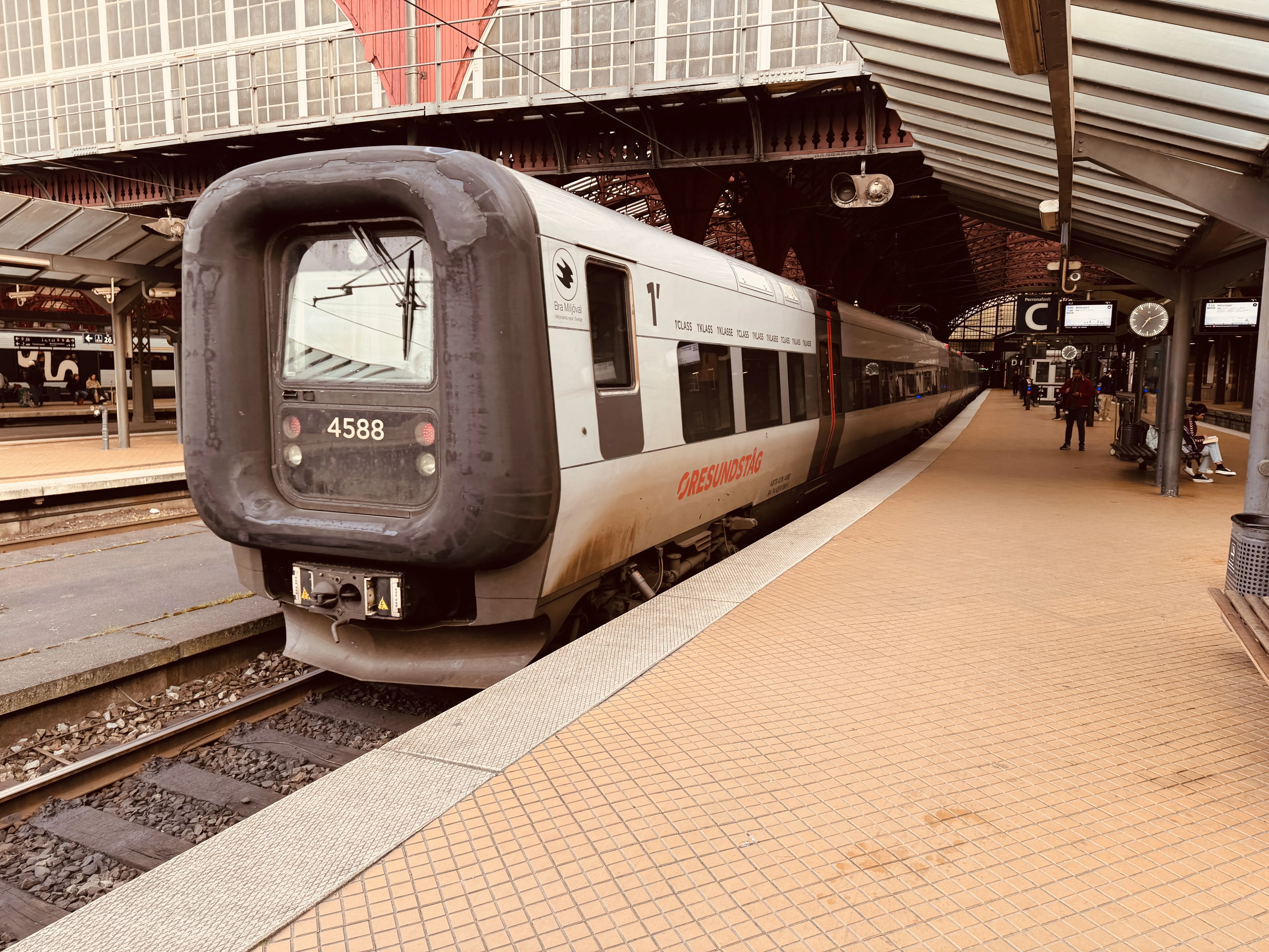 Billede af DSB ET 4388 fotograferet ud for København Hovedbanegård. Billede af DSB ET 4388 fotograferet ud for København Hovedbanegård.