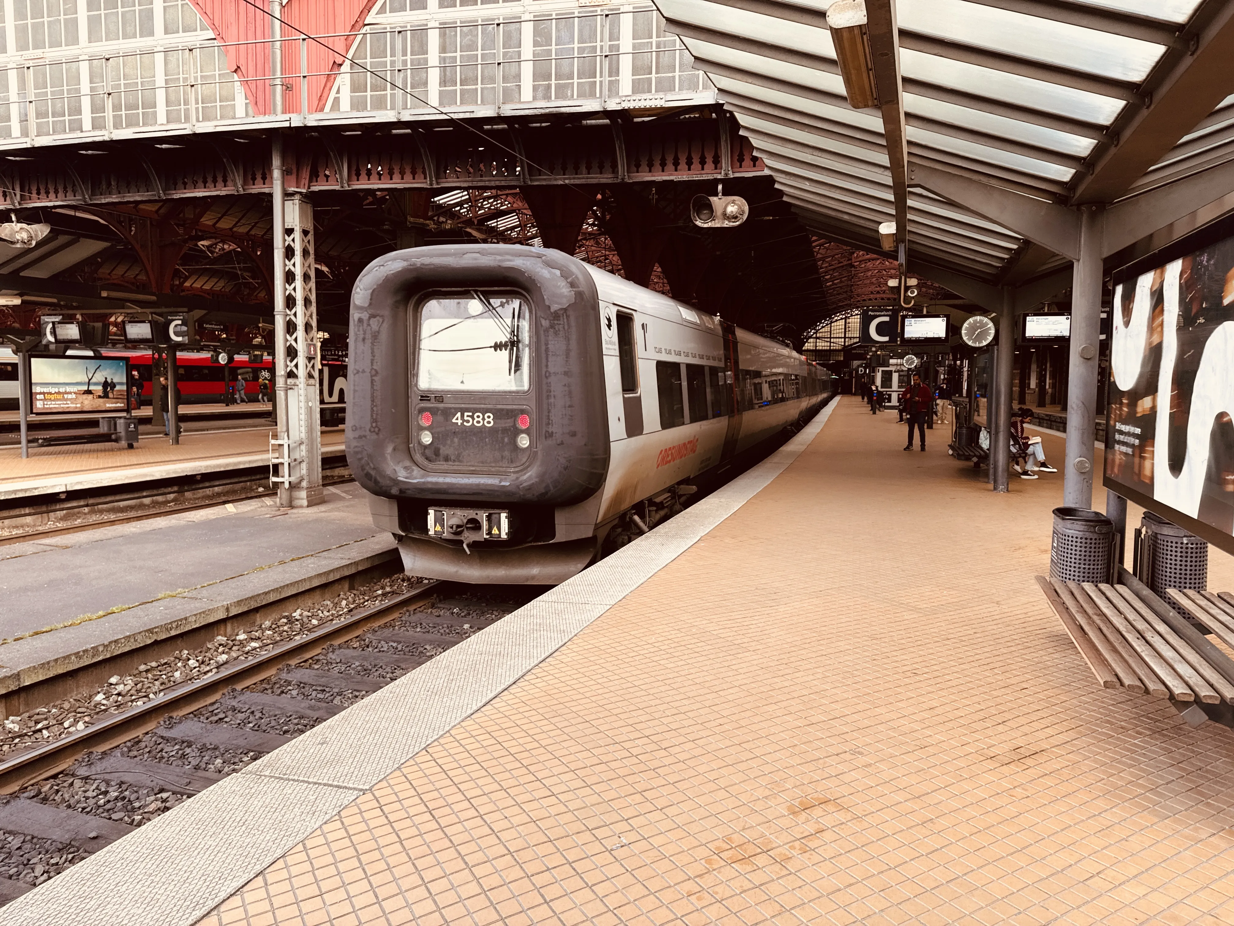 Billede af DSB ET 4388 fotograferet ud for København Hovedbanegård. Billede af DSB ET 4388 fotograferet ud for København Hovedbanegård.