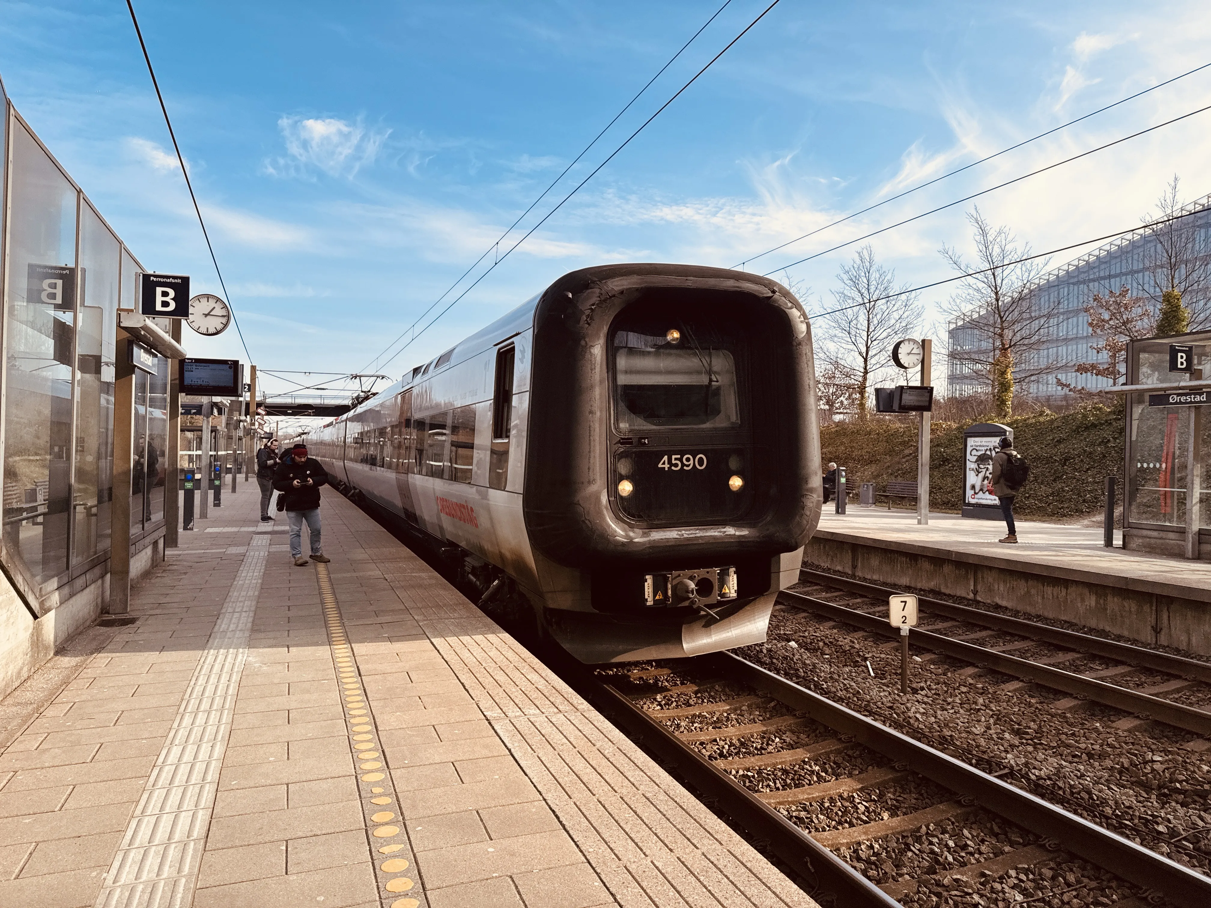 Billede af DSB ET 4390 fotograferet ud for Ørestad Trinbræt. Billede af DSB ET 4390 fotograferet ud for Ørestad Trinbræt.
