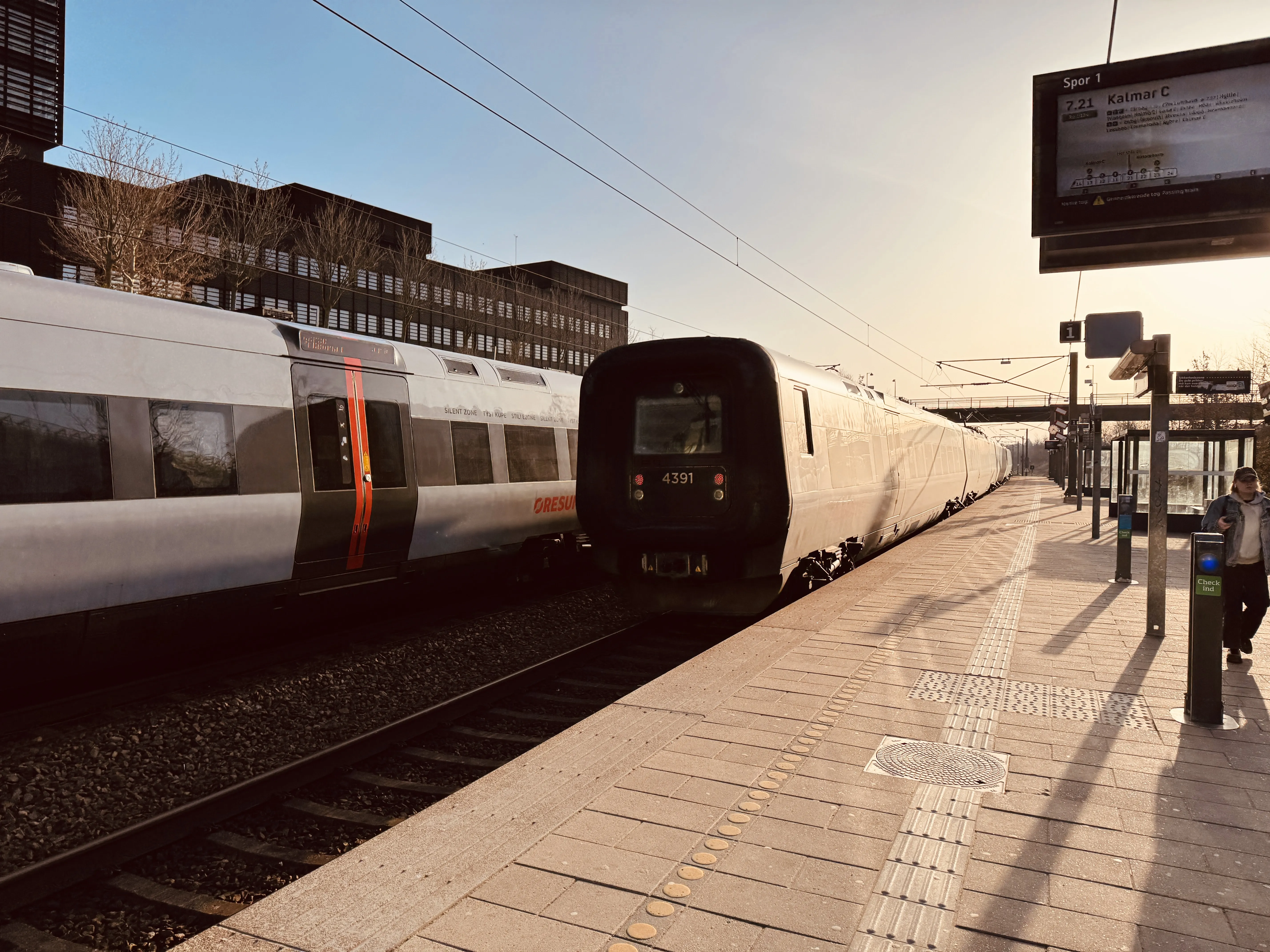 Billede af DSB ET 4391 fotograferet ud for Ørestad Trinbræt. Billede af DSB ET 4391 fotograferet ud for Ørestad Trinbræt.