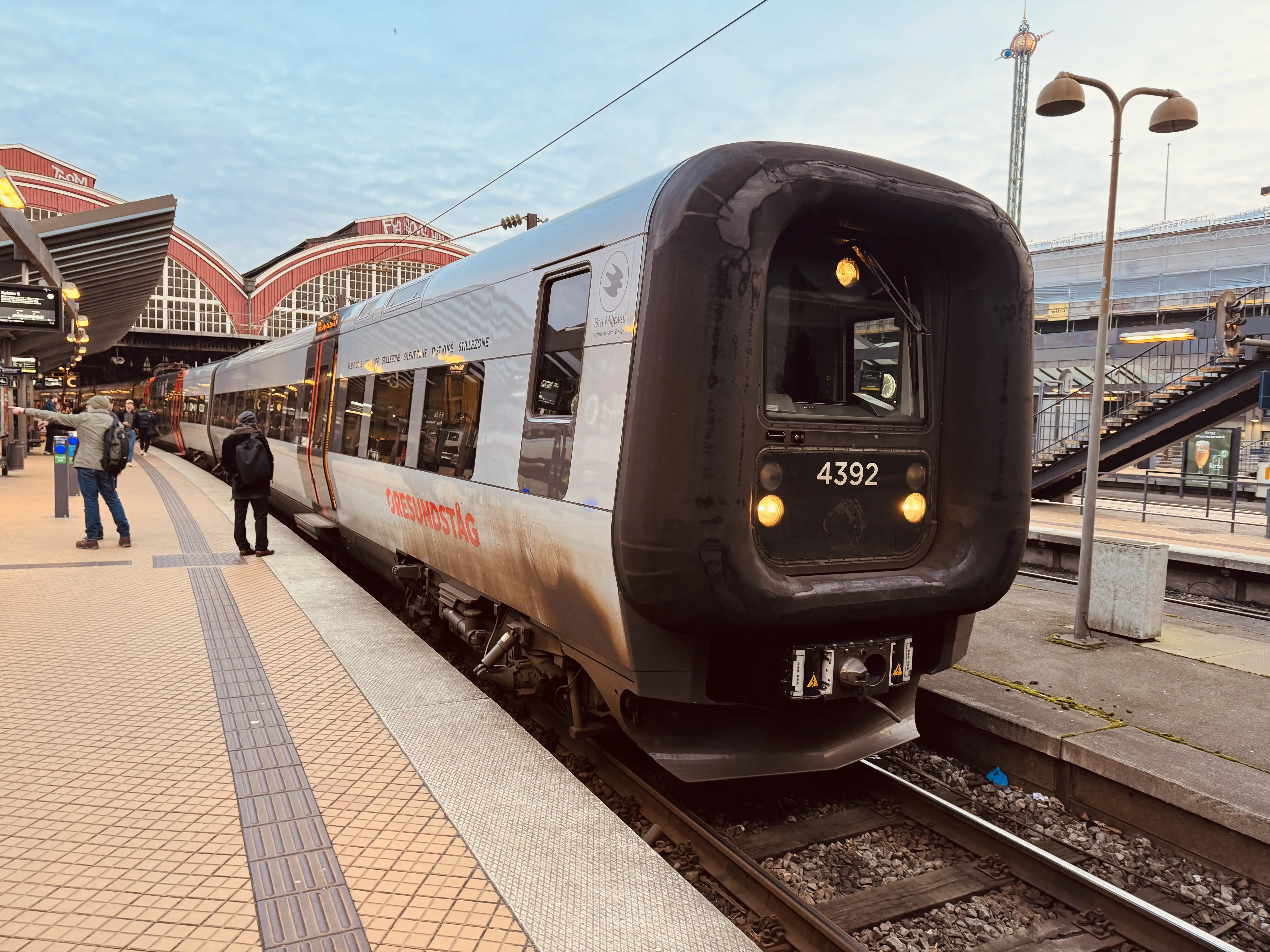 Billede af DSB ET 4392 fotograferet ud for København Hovedbanegård. Billede af DSB ET 4392 fotograferet ud for København Hovedbanegård.