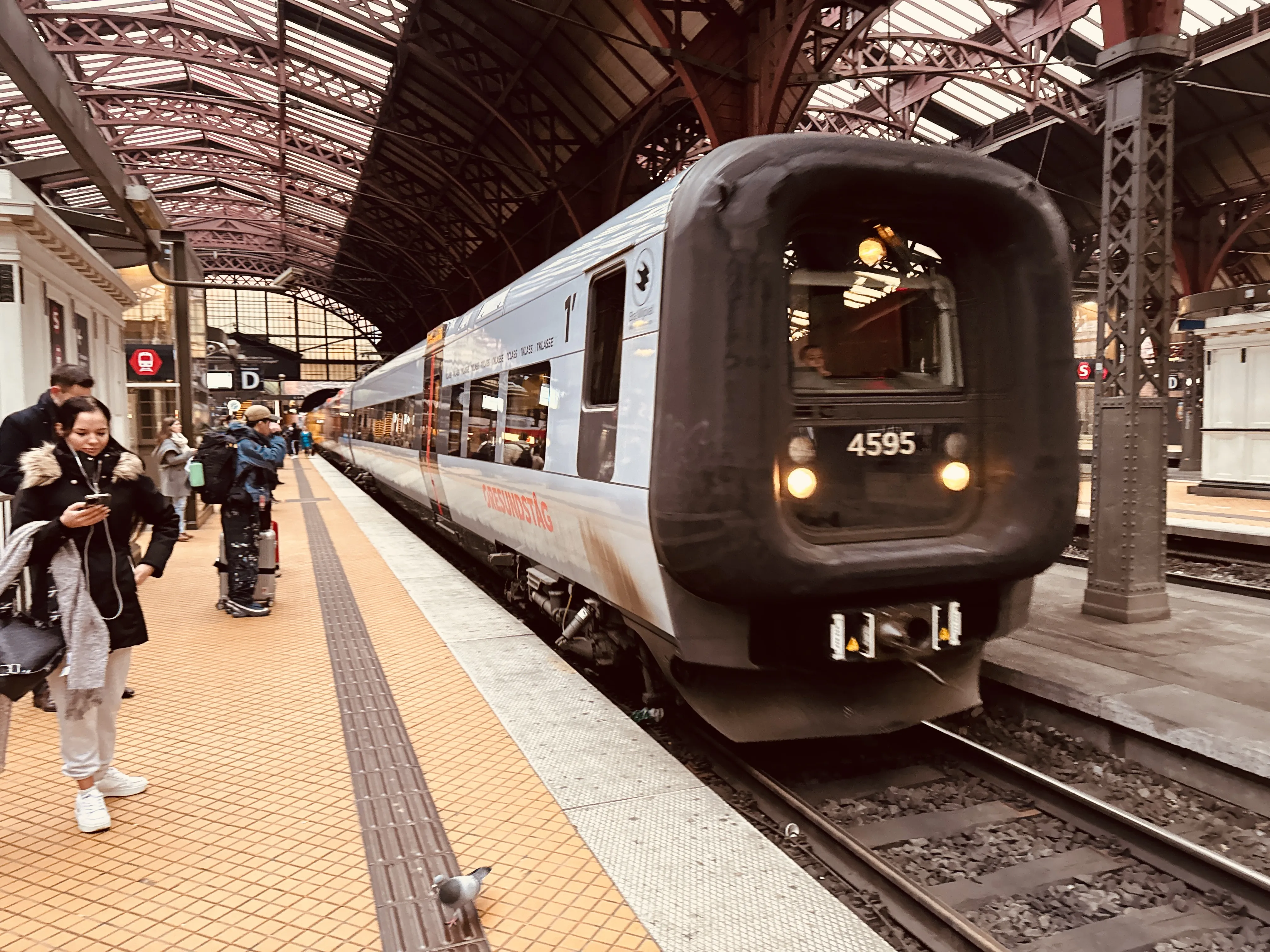 Billede af DSB ET 4395 fotograferet ud for København Hovedbanegård. Billede af DSB ET 4395 fotograferet ud for København Hovedbanegård.
