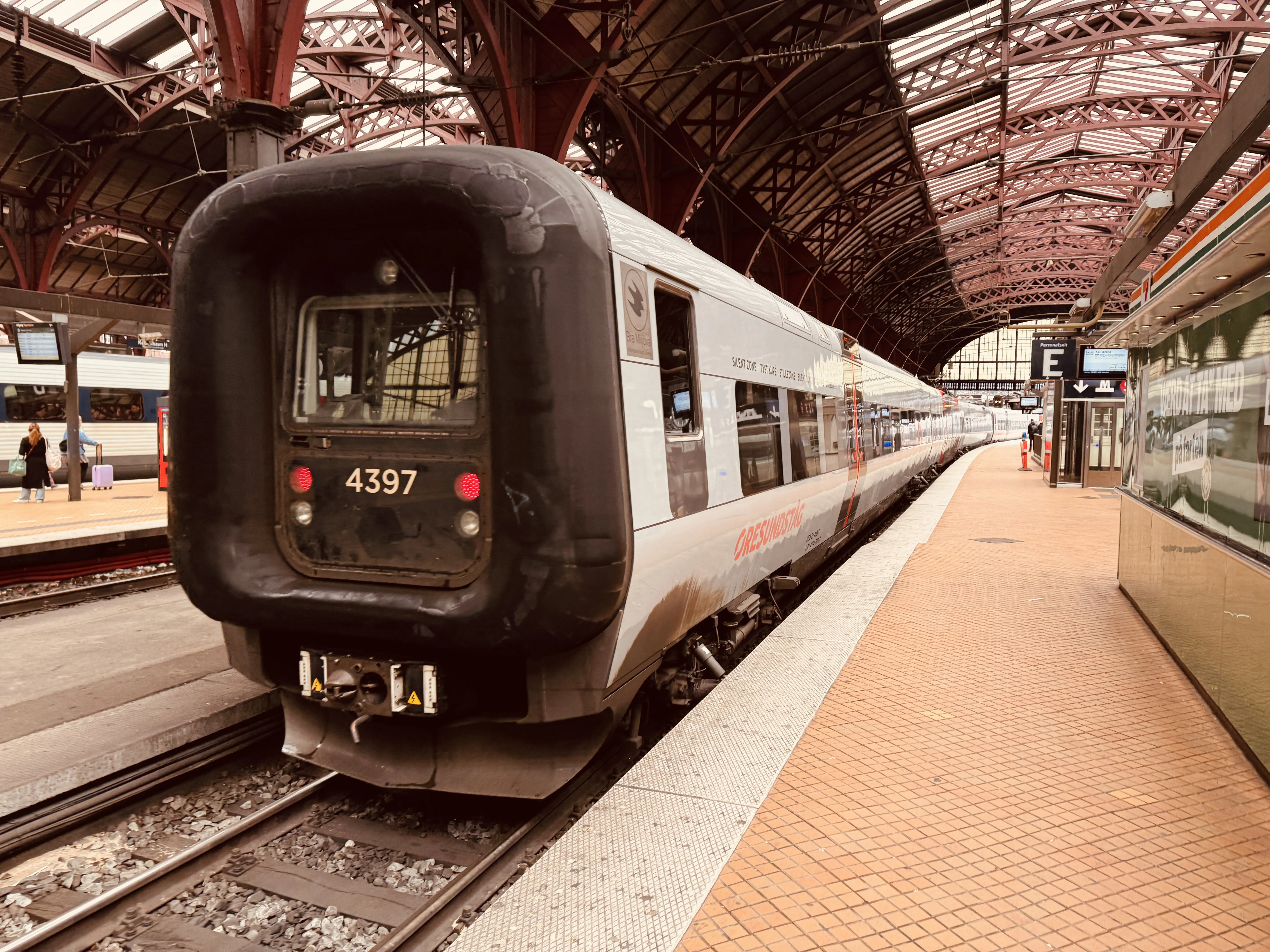 Billede af DSB ET 4397 fotograferet ud for København Hovedbanegård. Billede af DSB ET 4397 fotograferet ud for København Hovedbanegård.