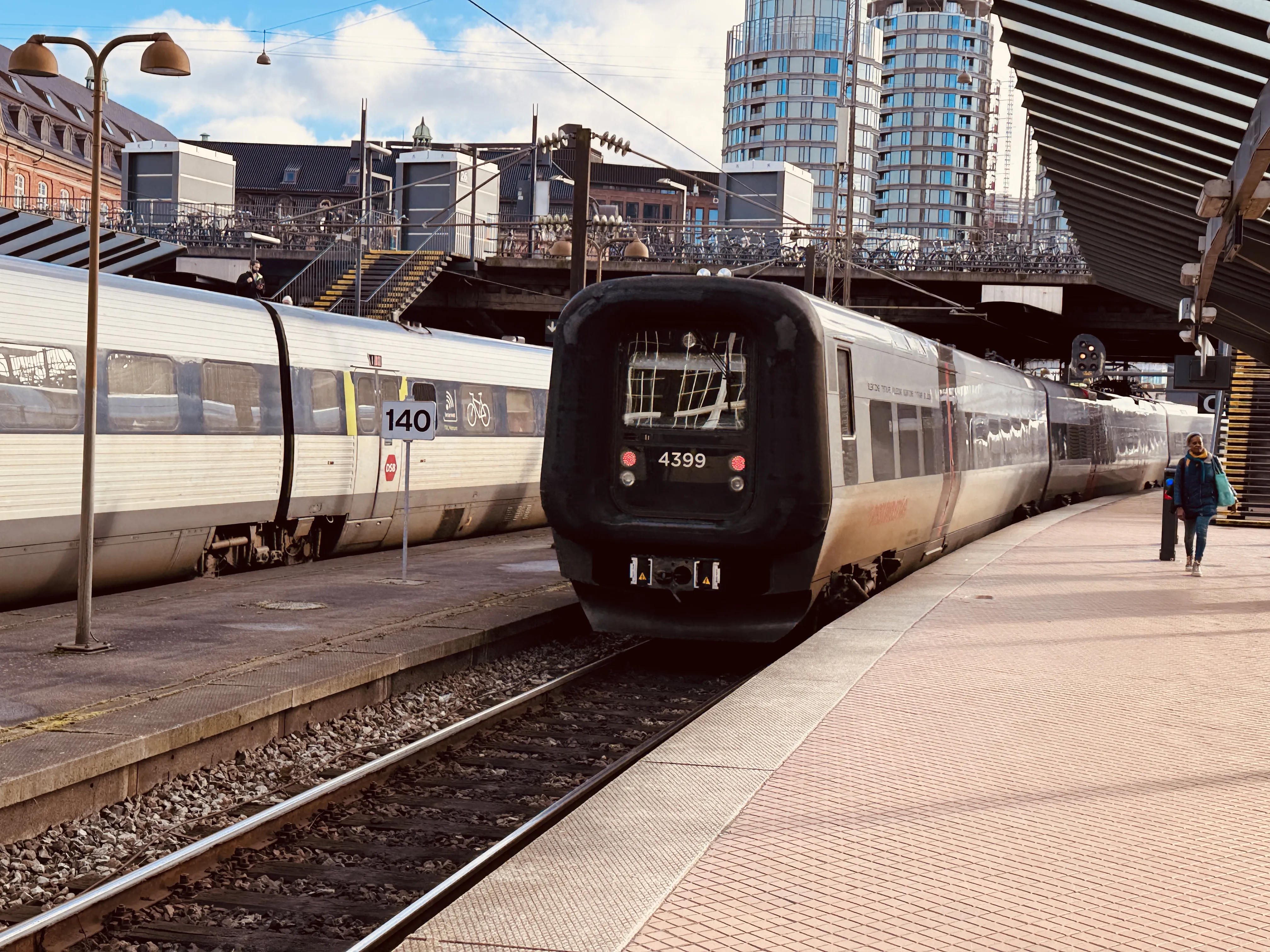 Billede af DSB ET 4399 fotograferet ud for København Hovedbanegård. Billede af DSB ET 4399 fotograferet ud for København Hovedbanegård.