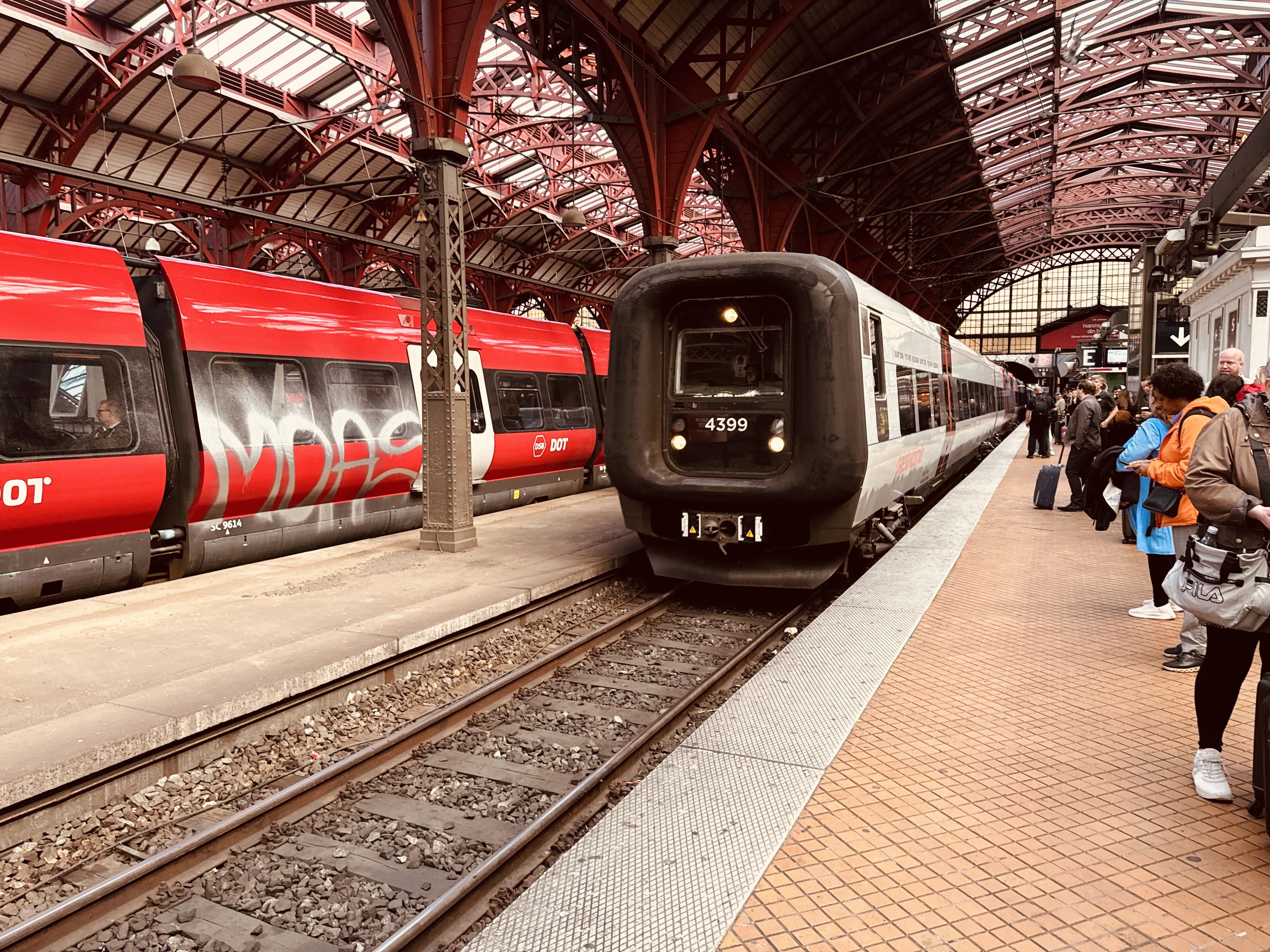 Billede af DSB ET 4399 fotograferet ud for København Hovedbanegård. Billede af DSB ET 4399 fotograferet ud for København Hovedbanegård.