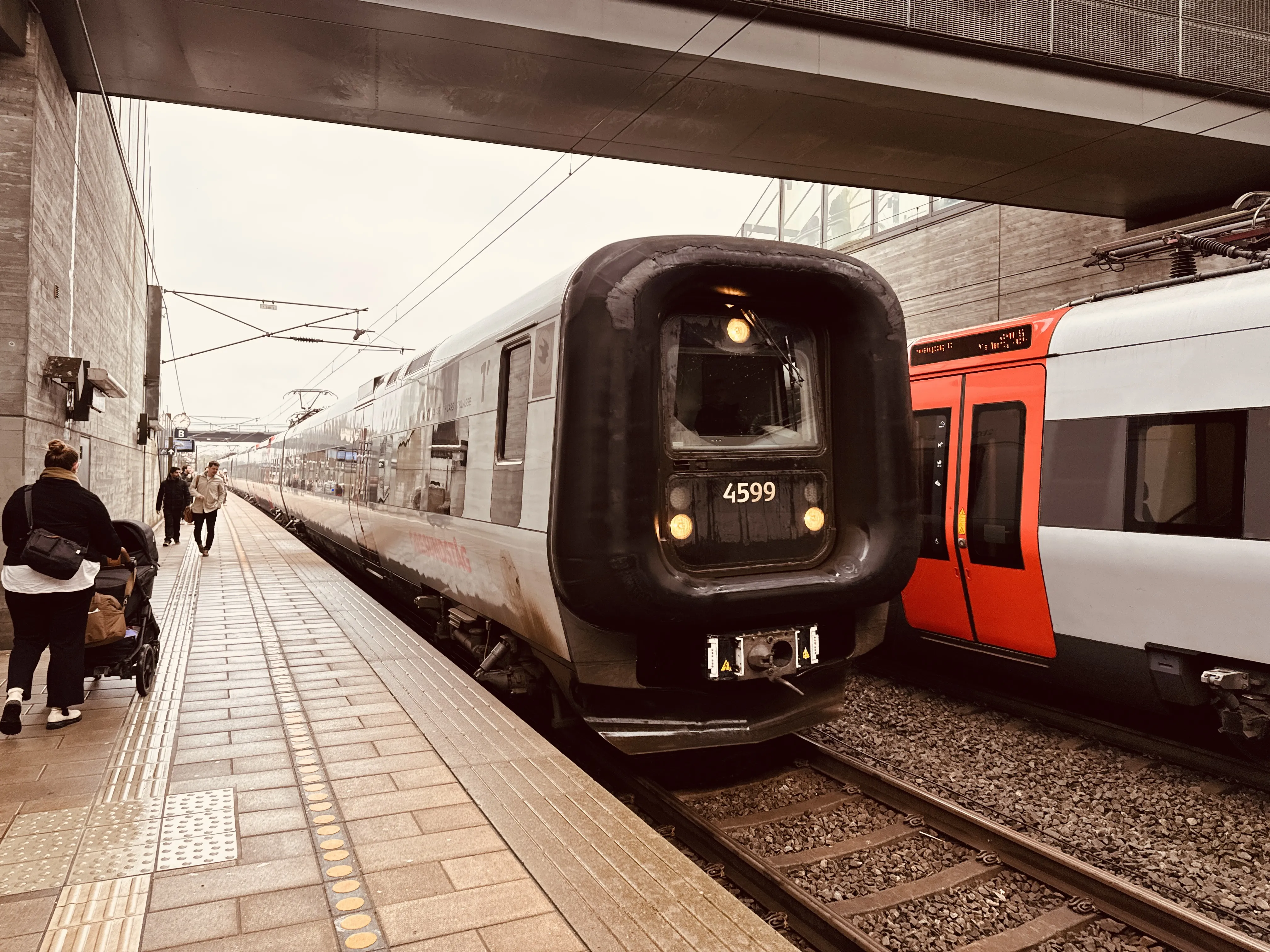 Billede af DSB ET 4399 fotograferet ud for Ørestad Trinbræt. Billede af DSB ET 4399 fotograferet ud for Ørestad Trinbræt.