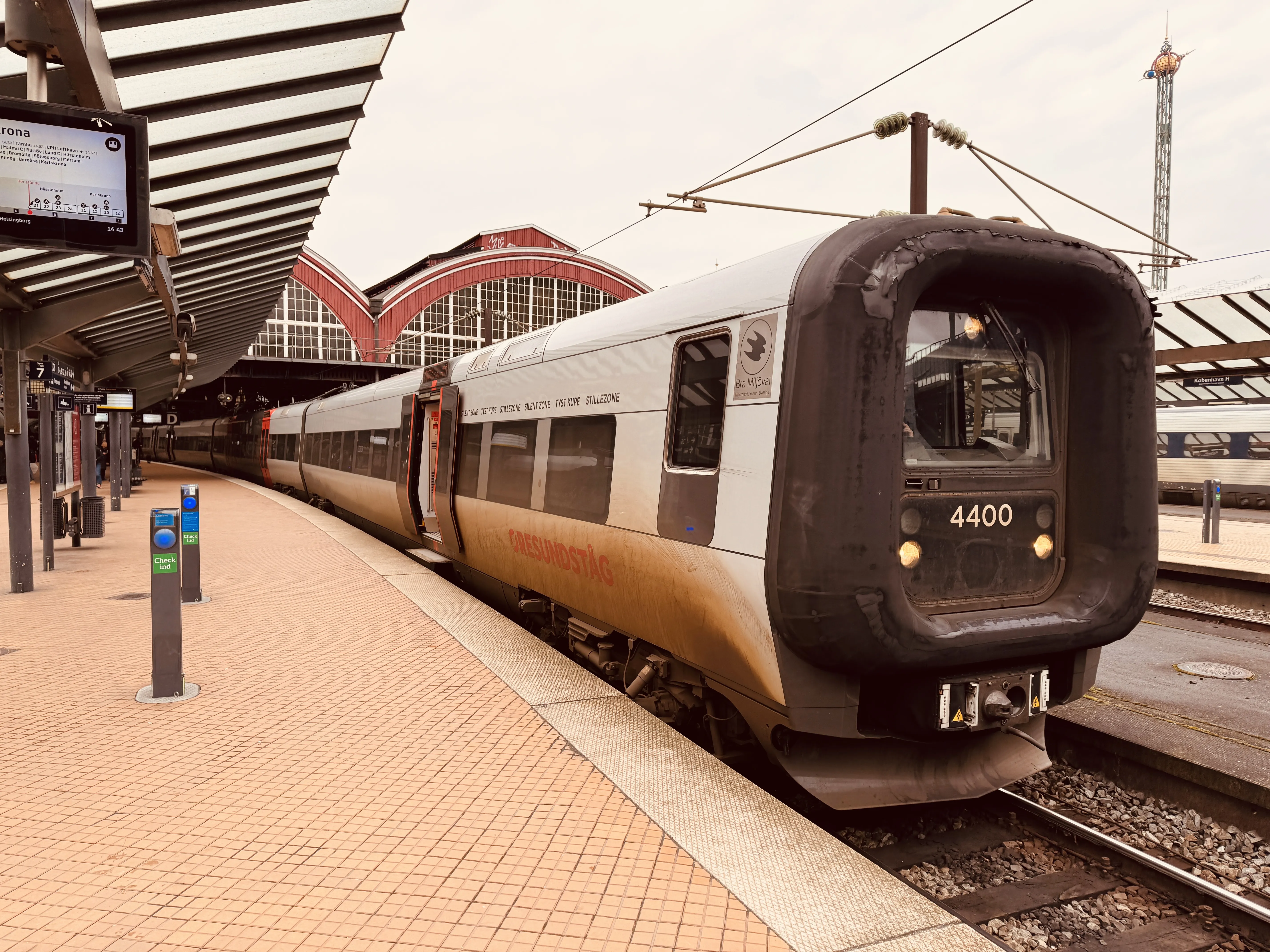 Billede af DSB ET 4400 fotograferet ud for København Hovedbanegård. Billede af DSB ET 4400 fotograferet ud for København Hovedbanegård.
