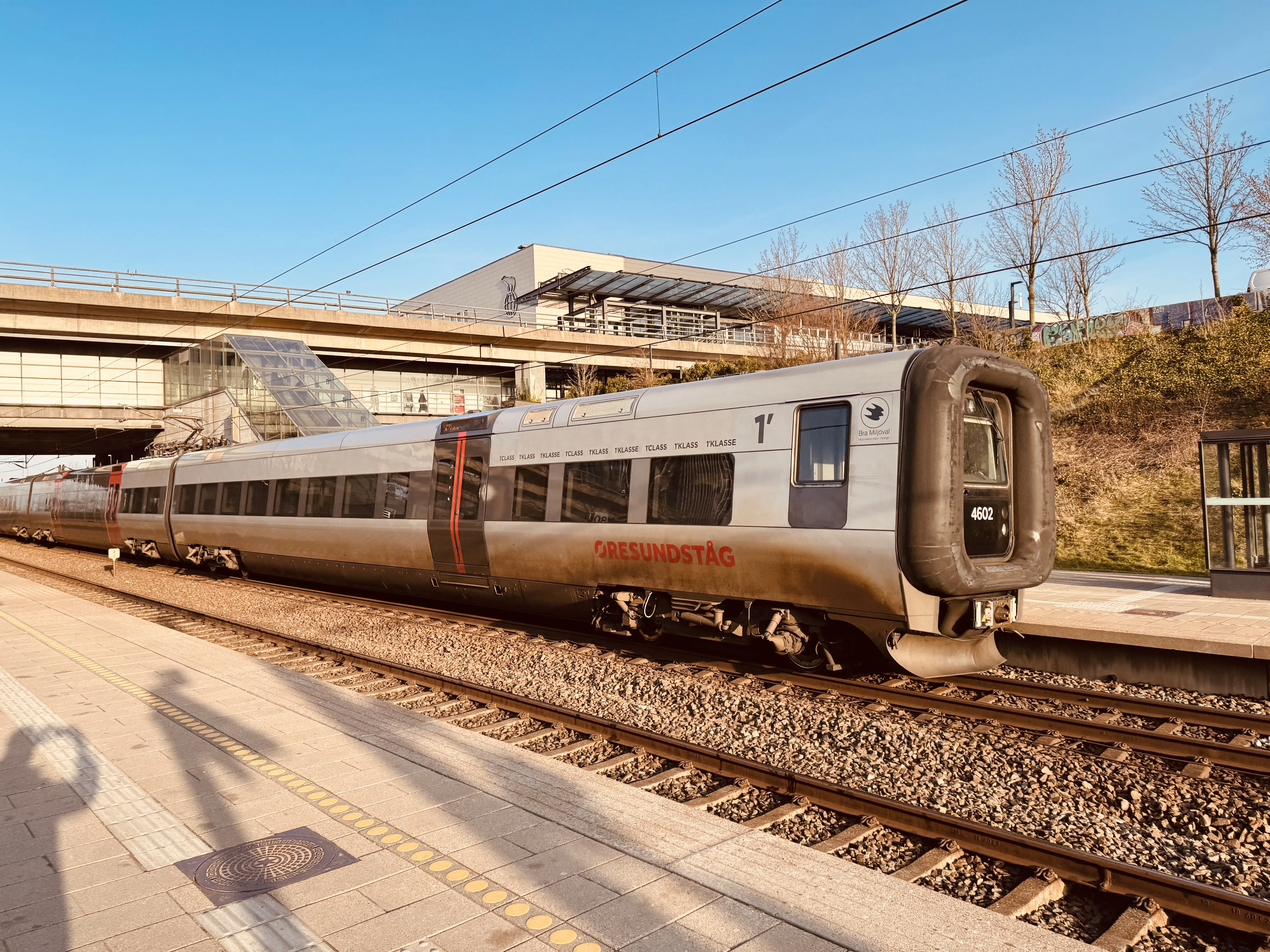 Billede af DSB ET 4402 fotograferet ud for Ørestad Trinbræt. Billede af DSB ET 4402 fotograferet ud for Ørestad Trinbræt.