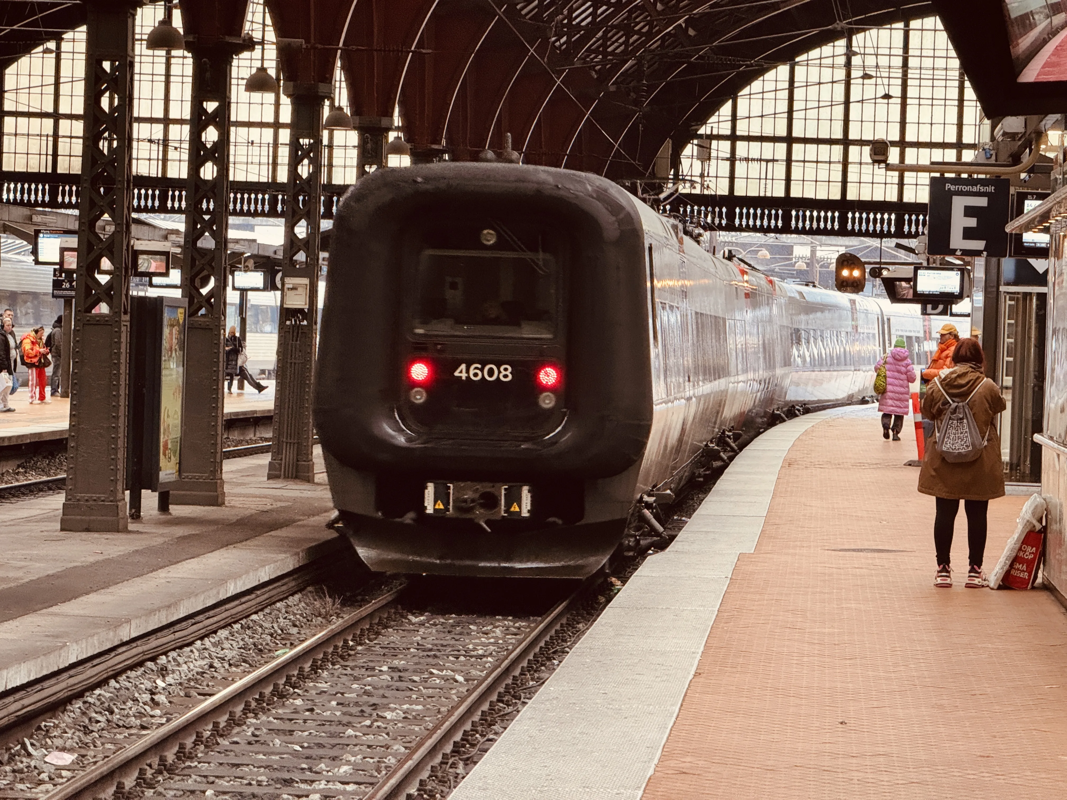 Billede af DSB ET 4408 fotograferet ud for København Hovedbanegård. Billede af DSB ET 4408 fotograferet ud for København Hovedbanegård.