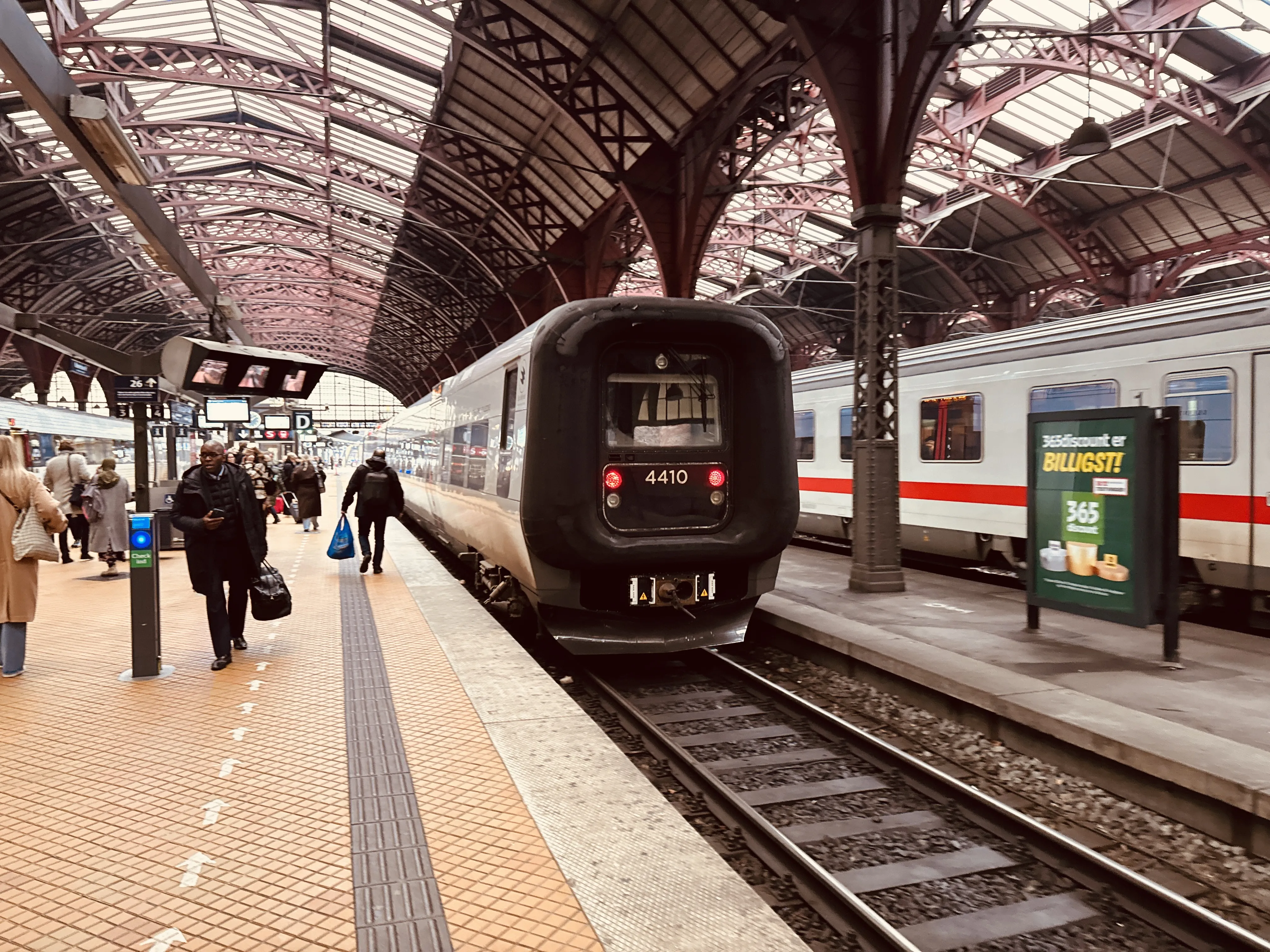 Billede af DSB ET 4410 fotograferet ud for København Hovedbanegård. Billede af DSB ET 4410 fotograferet ud for København Hovedbanegård.