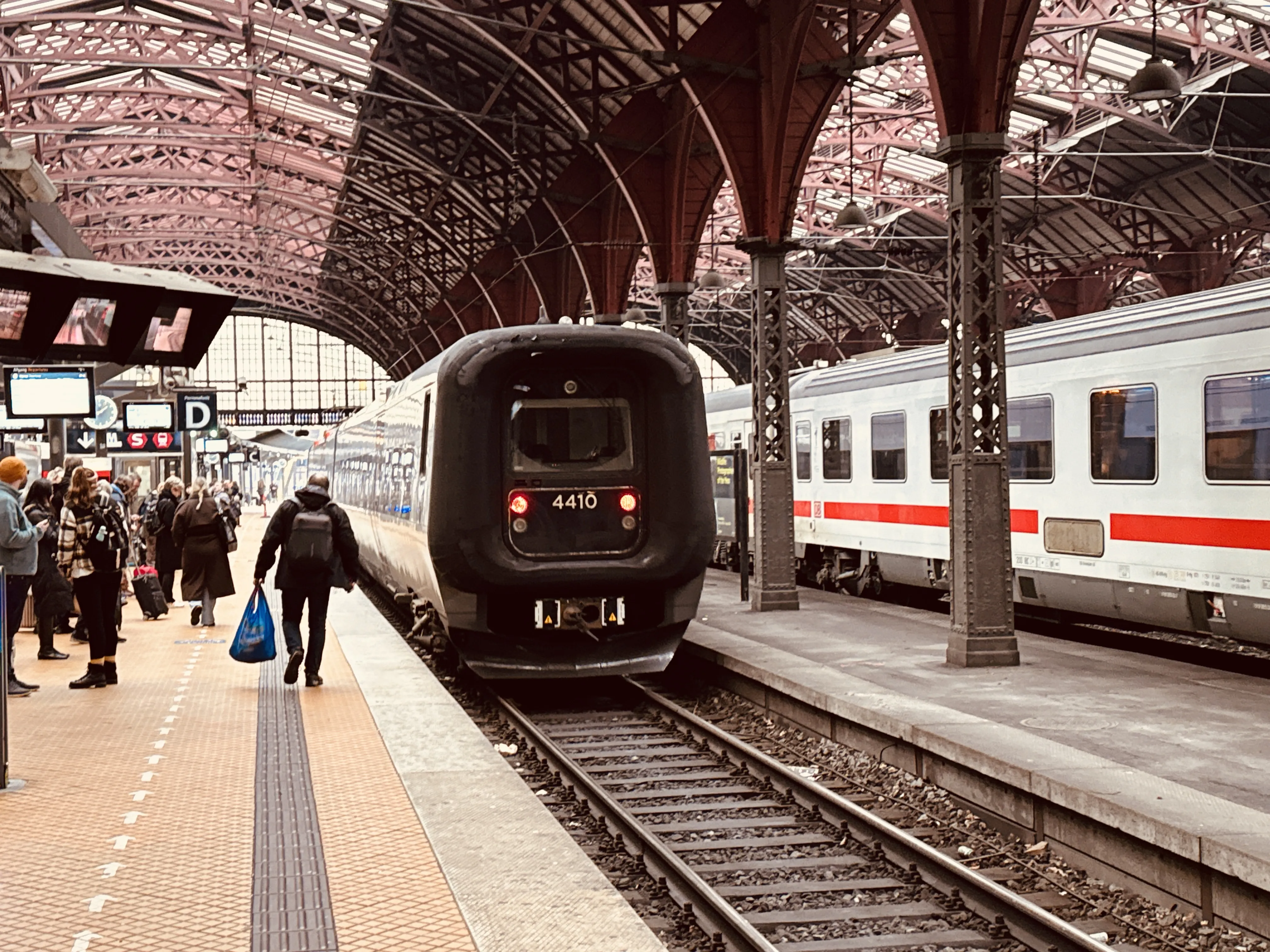 Billede af DSB ET 4410 fotograferet ud for København Hovedbanegård. Billede af DSB ET 4410 fotograferet ud for København Hovedbanegård.