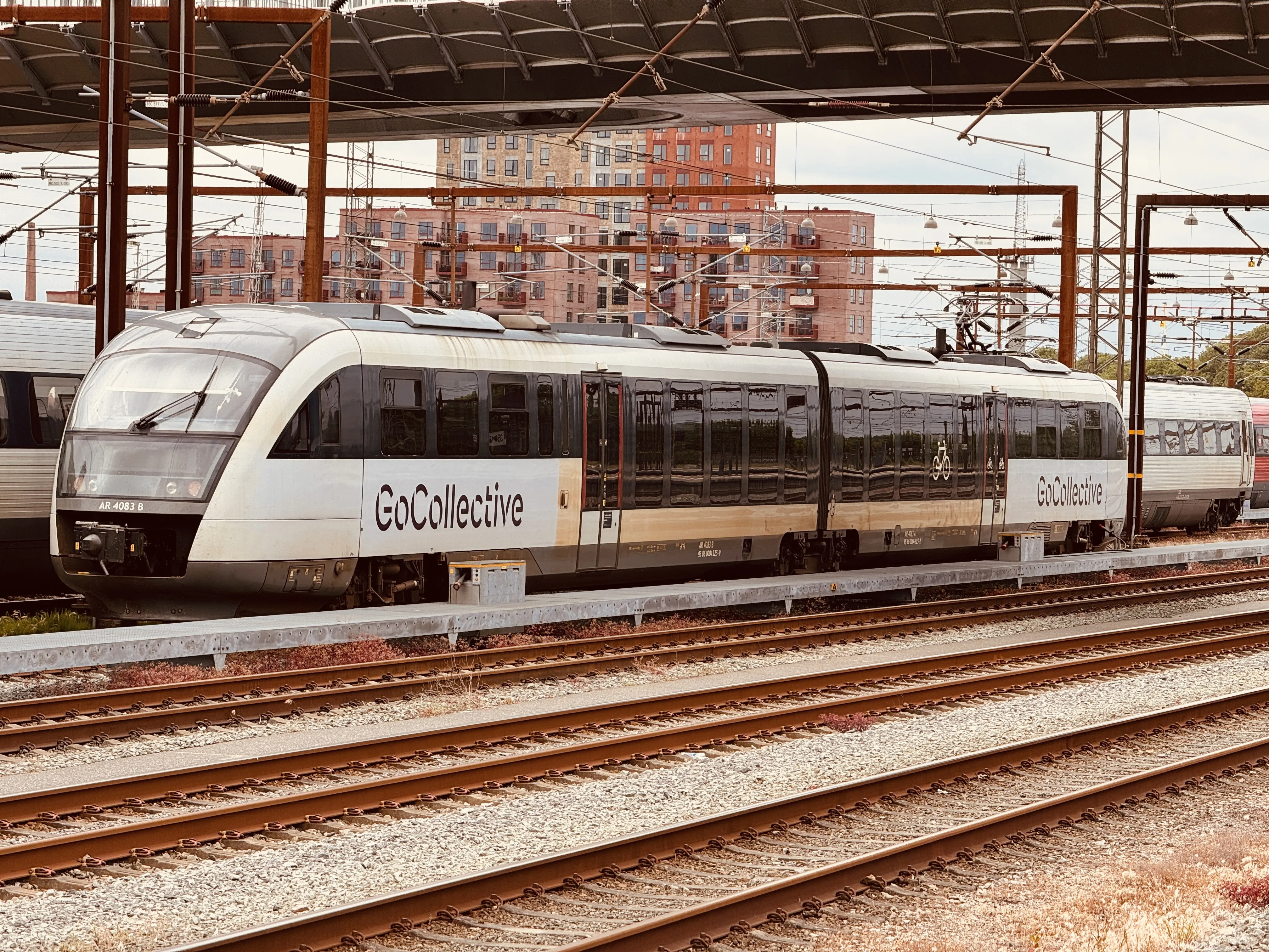 Billede af GoCollective AR 4083, tidligere DSB MQ 4123-4923 fotograferet ud for Odense Banegård Center. Billede af GoCollective AR 4083, tidligere DSB MQ 4123-4923 fotograferet ud for Odense Banegård Center.