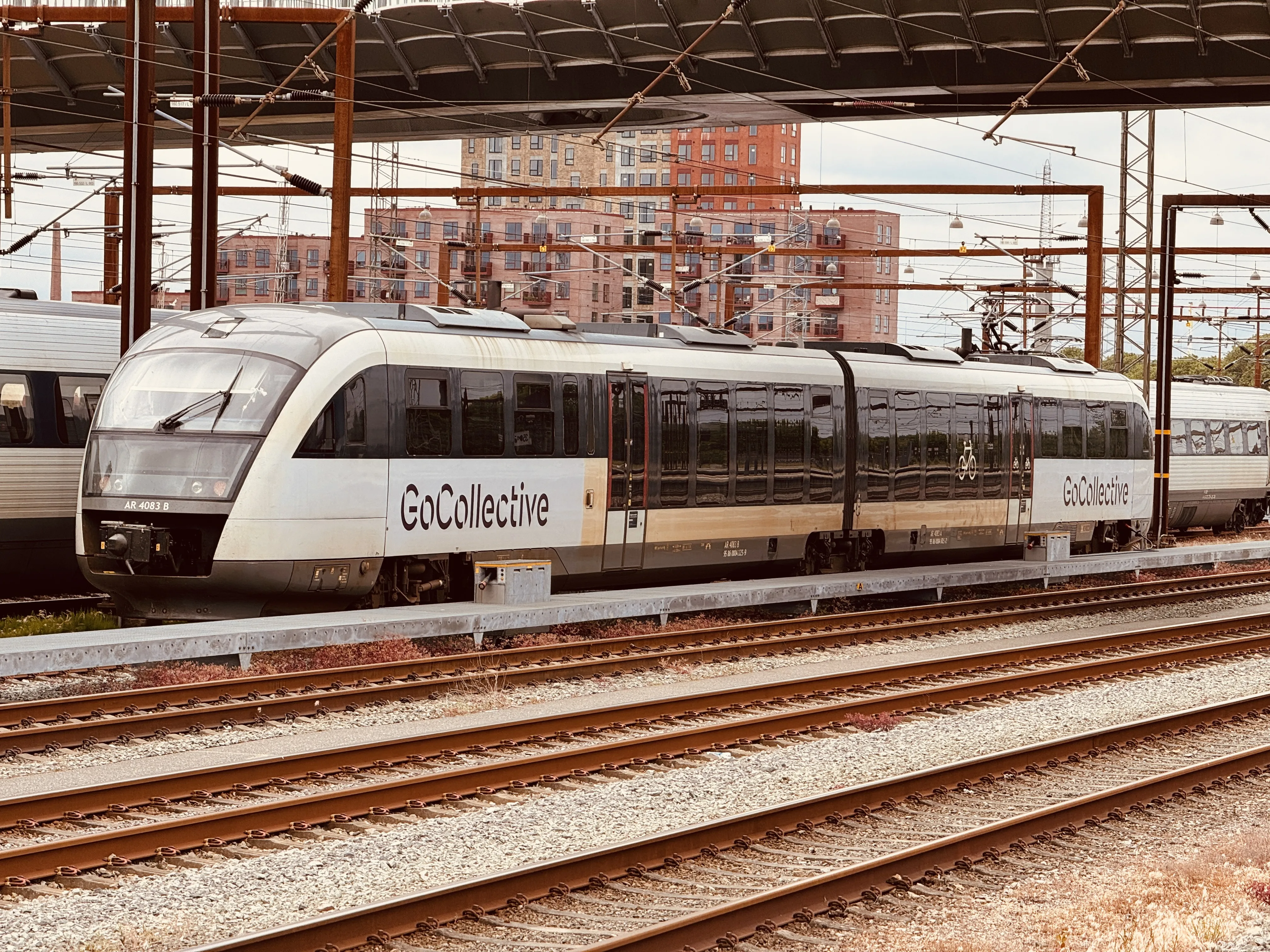 Billede af GoCollective AR 4083, tidligere DSB MQ 4123-4923 fotograferet ud for Odense Banegård Center. Billede af GoCollective AR 4083, tidligere DSB MQ 4123-4923 fotograferet ud for Odense Banegård Center.