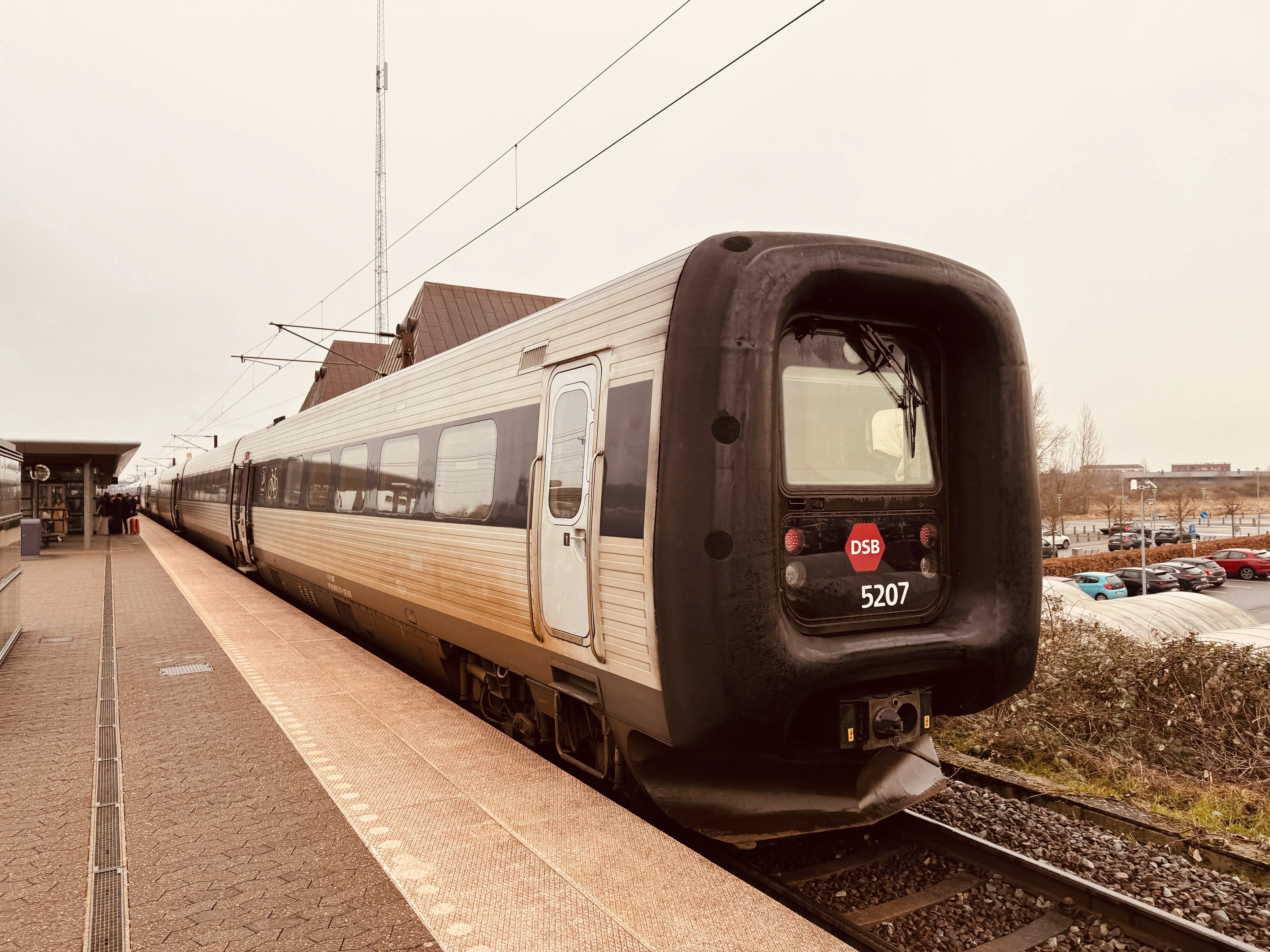 Billede af DSB MF 5007 fotograferet ud for Nyborg Station. Billede af DSB MF 5007 fotograferet ud for Nyborg Station.