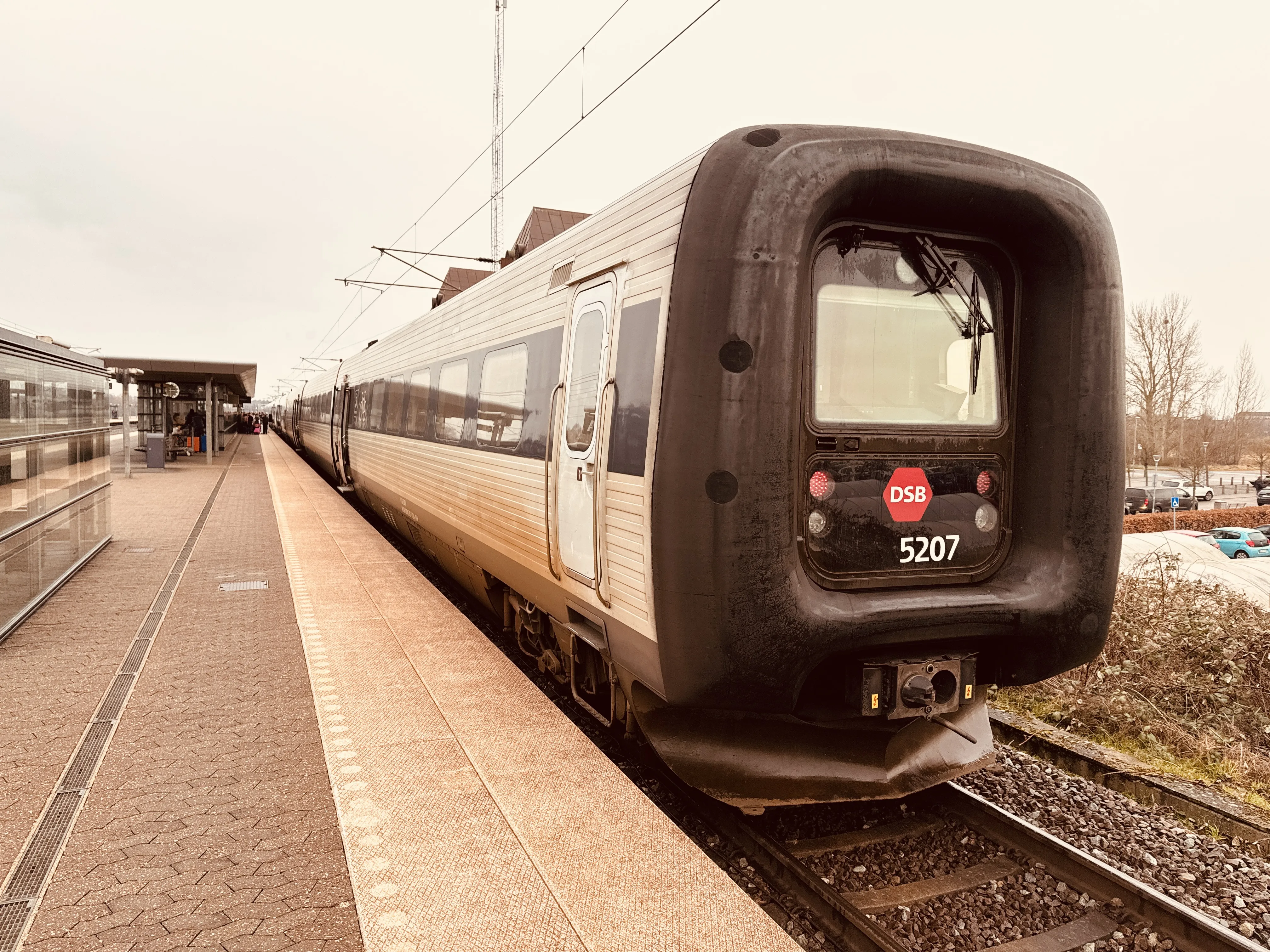 Billede af DSB MF 5007 fotograferet ud for Nyborg Station. Billede af DSB MF 5007 fotograferet ud for Nyborg Station.
